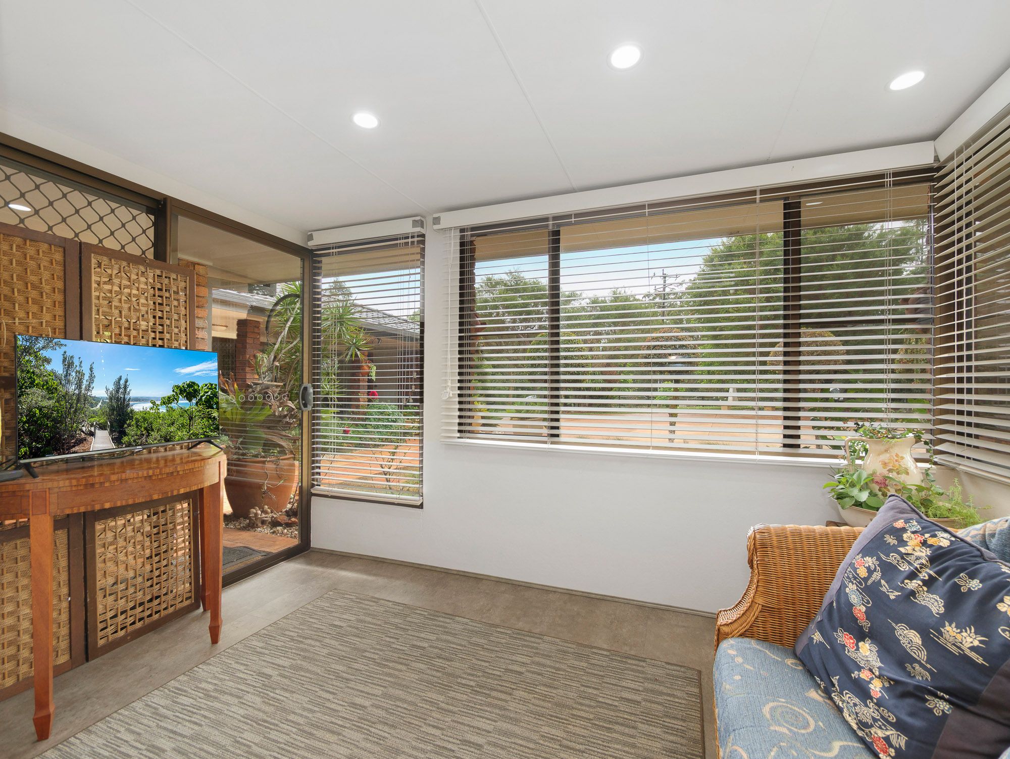 322 Alphadale Road — photo 14 of 29