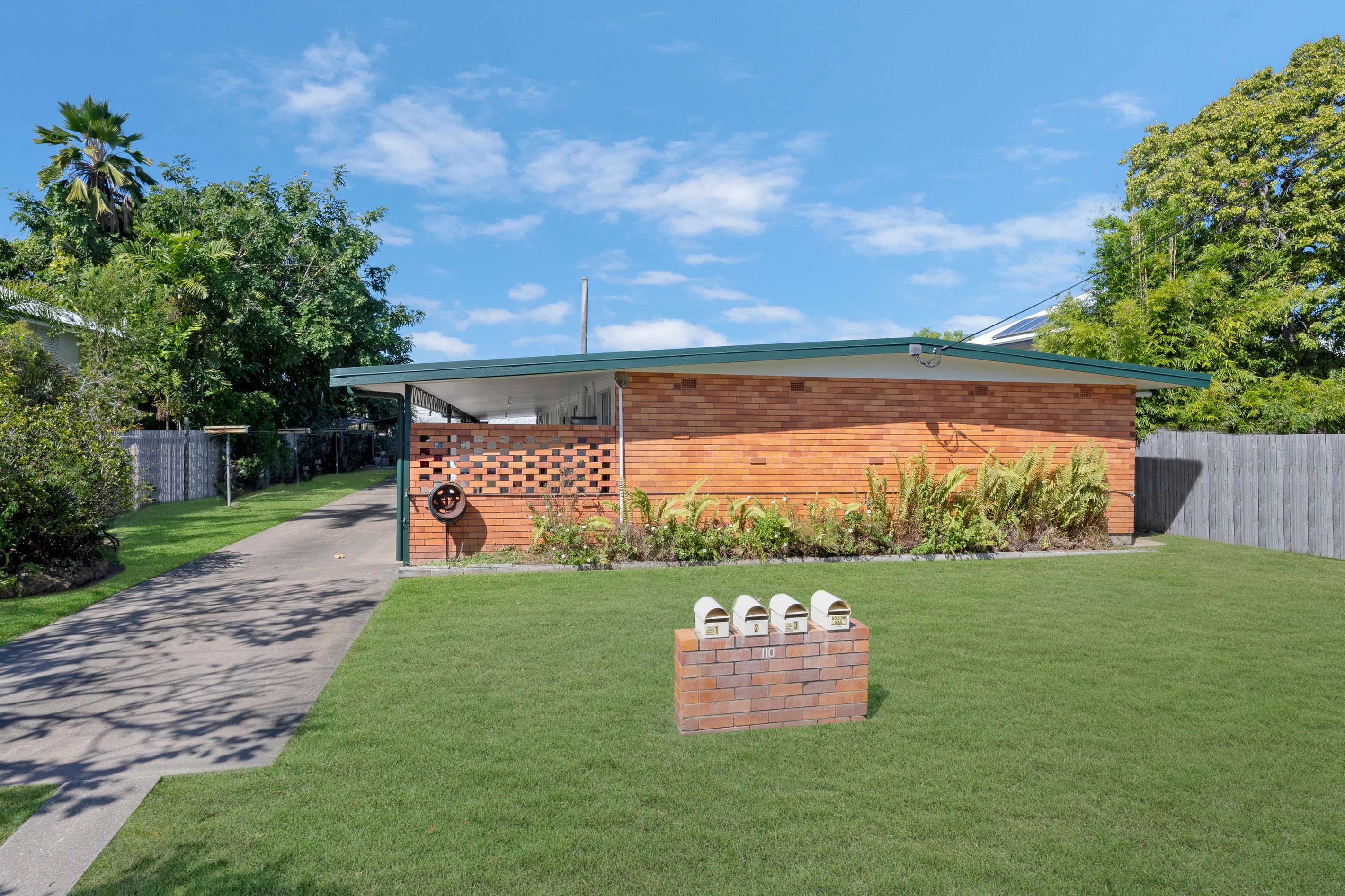 110 Queens Road, Hermit Park, QLD 4812
