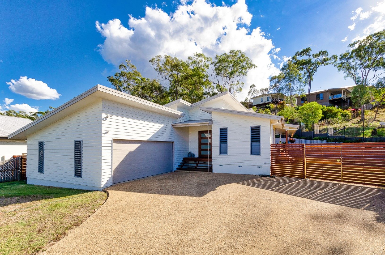 33 Grasstree Crescent, Kirkwood, QLD 4680