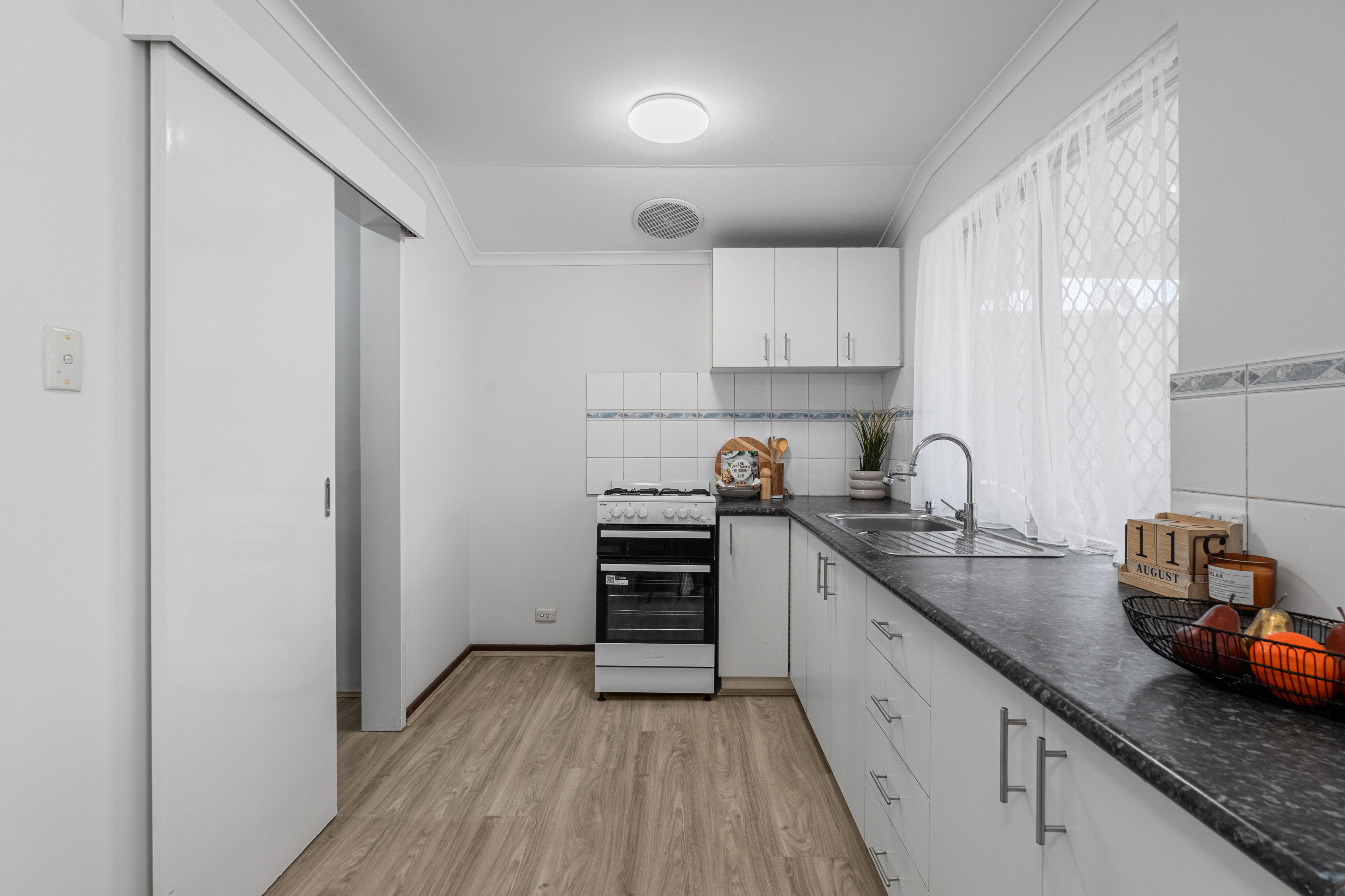 27 Cuttler Avenue — photo 12 of 30