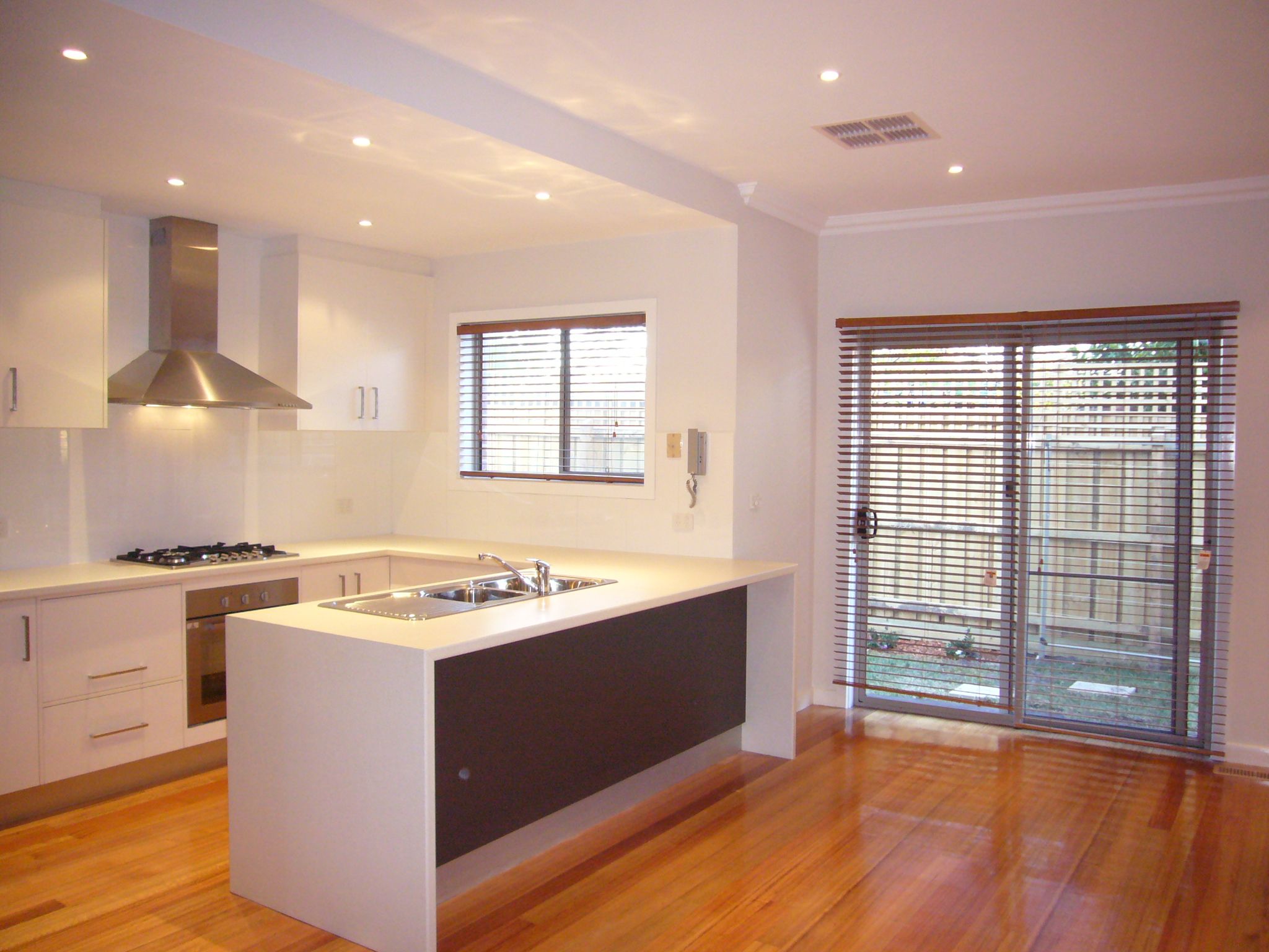 13 Kimbarra Street — photo 3 of 10