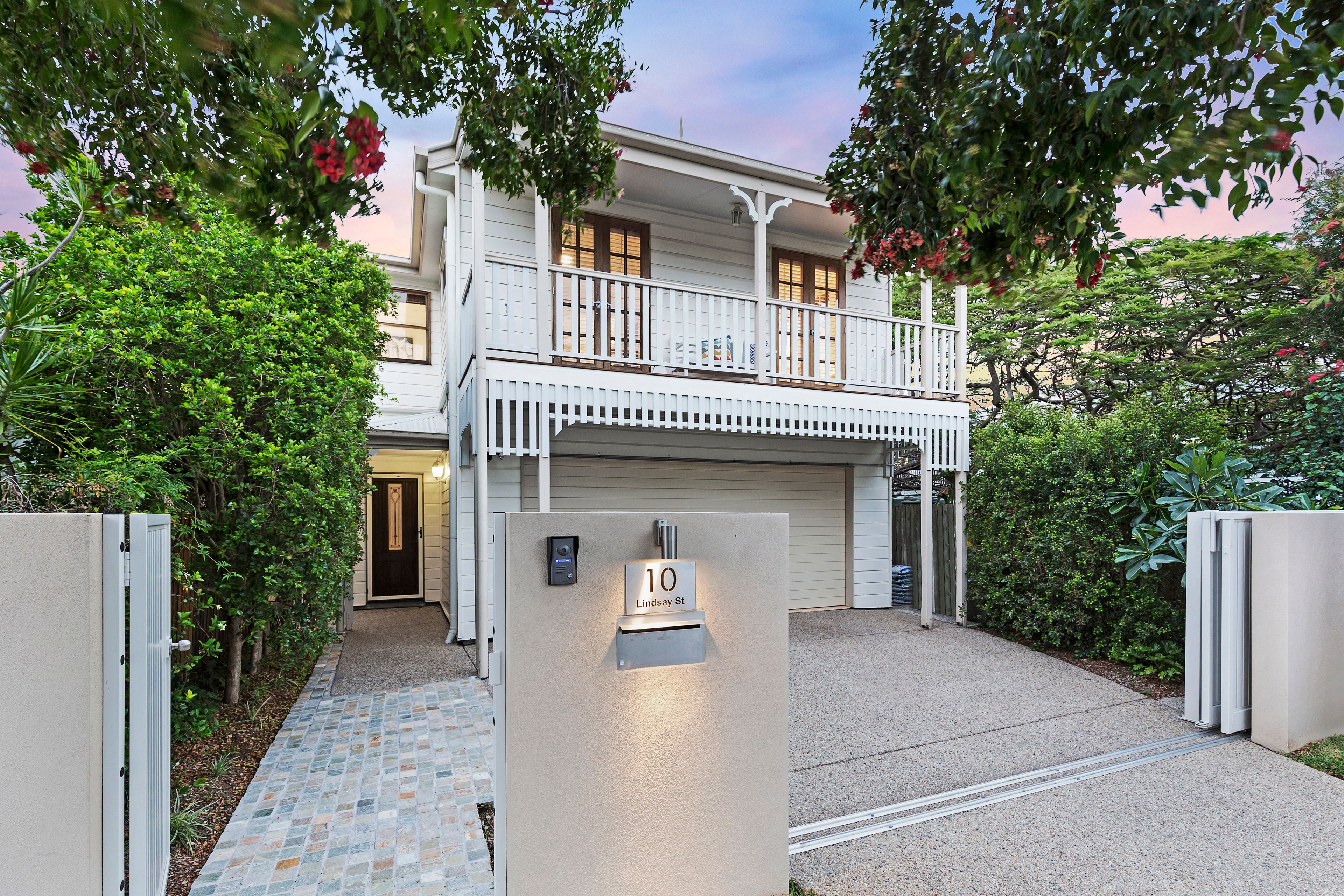 10 Lindsay Street, Hawthorne QLD 4171