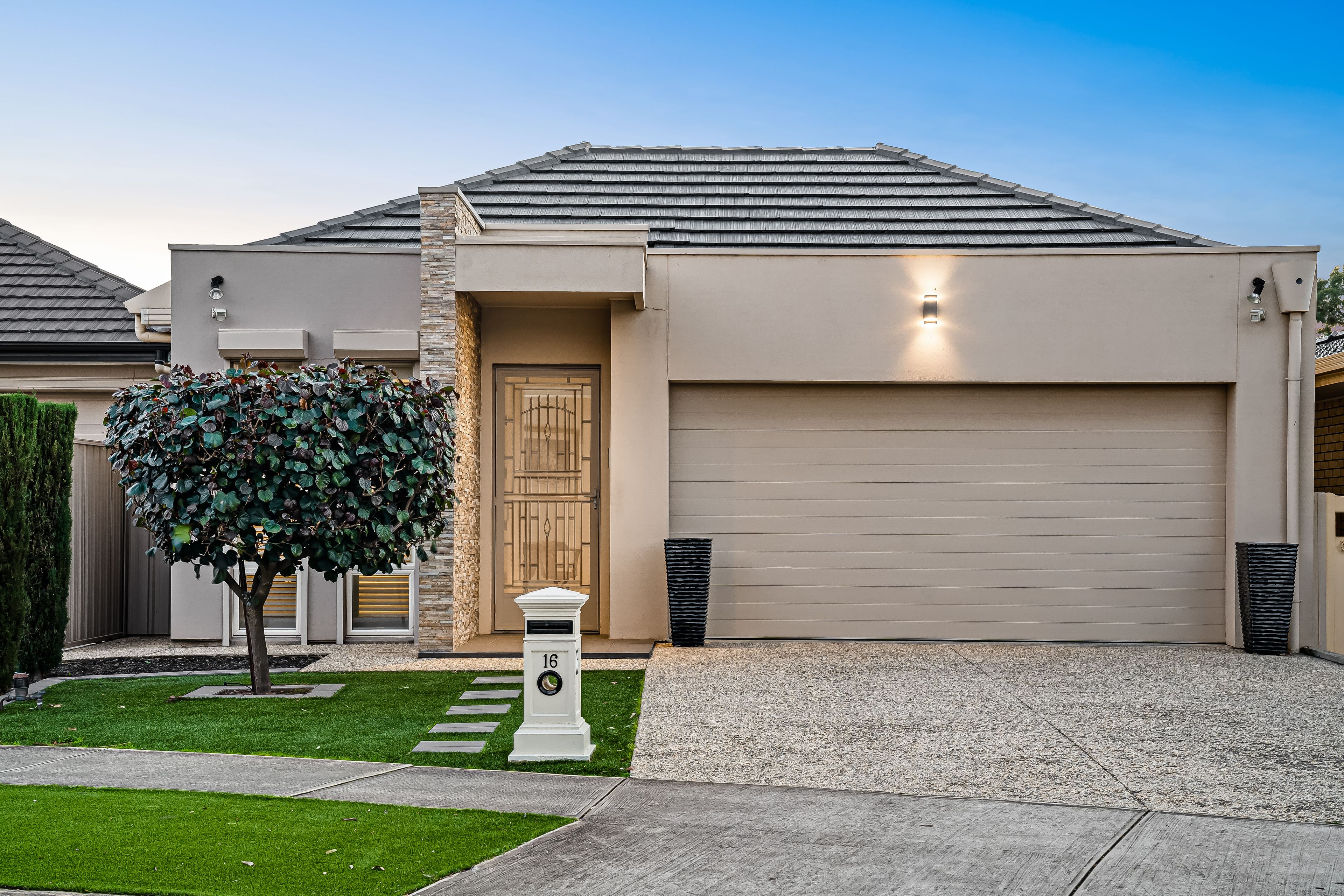 16 Tiranna Way, West Lakes, SA 5021