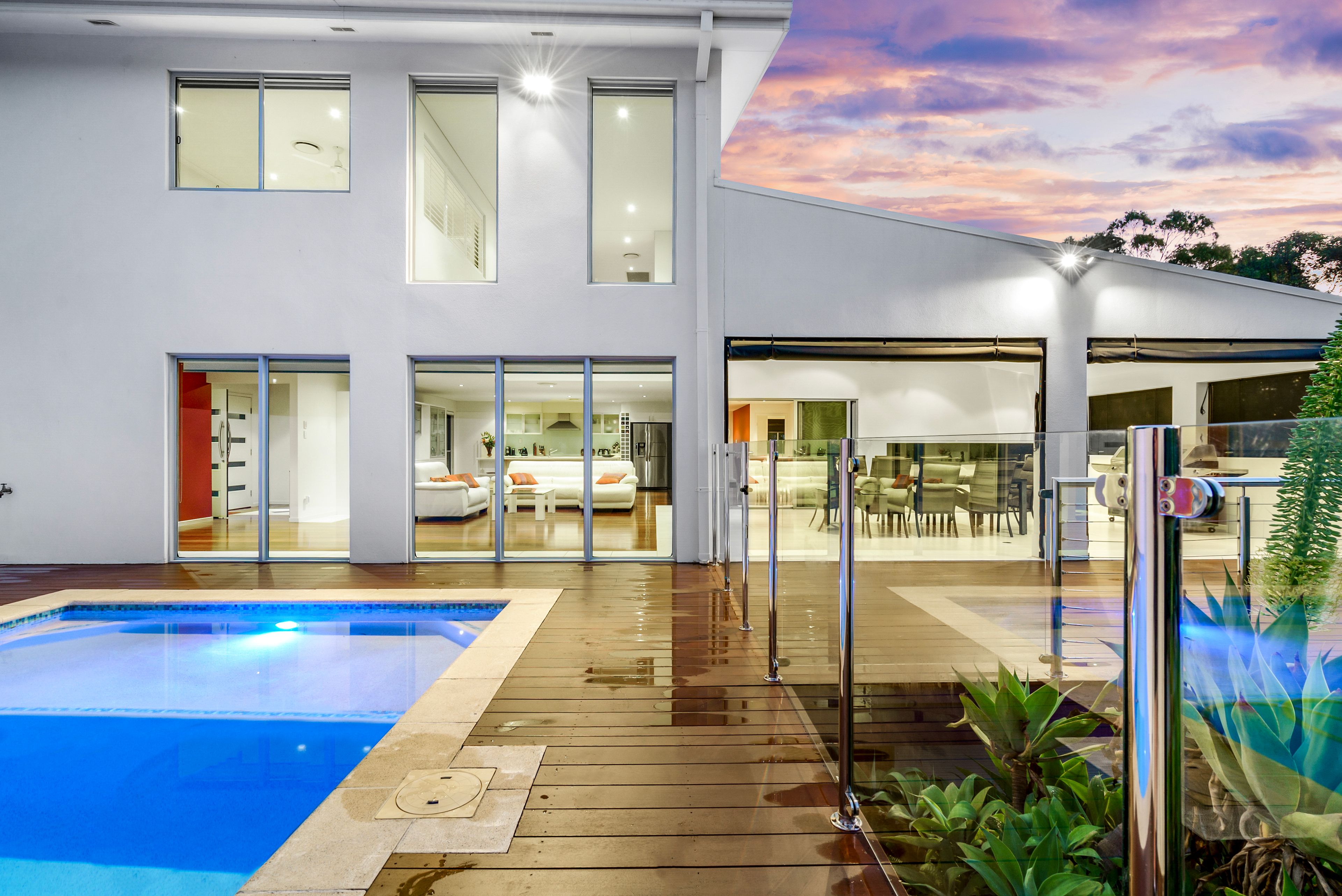 67 Simpsons Road, Elanora QLD 4221