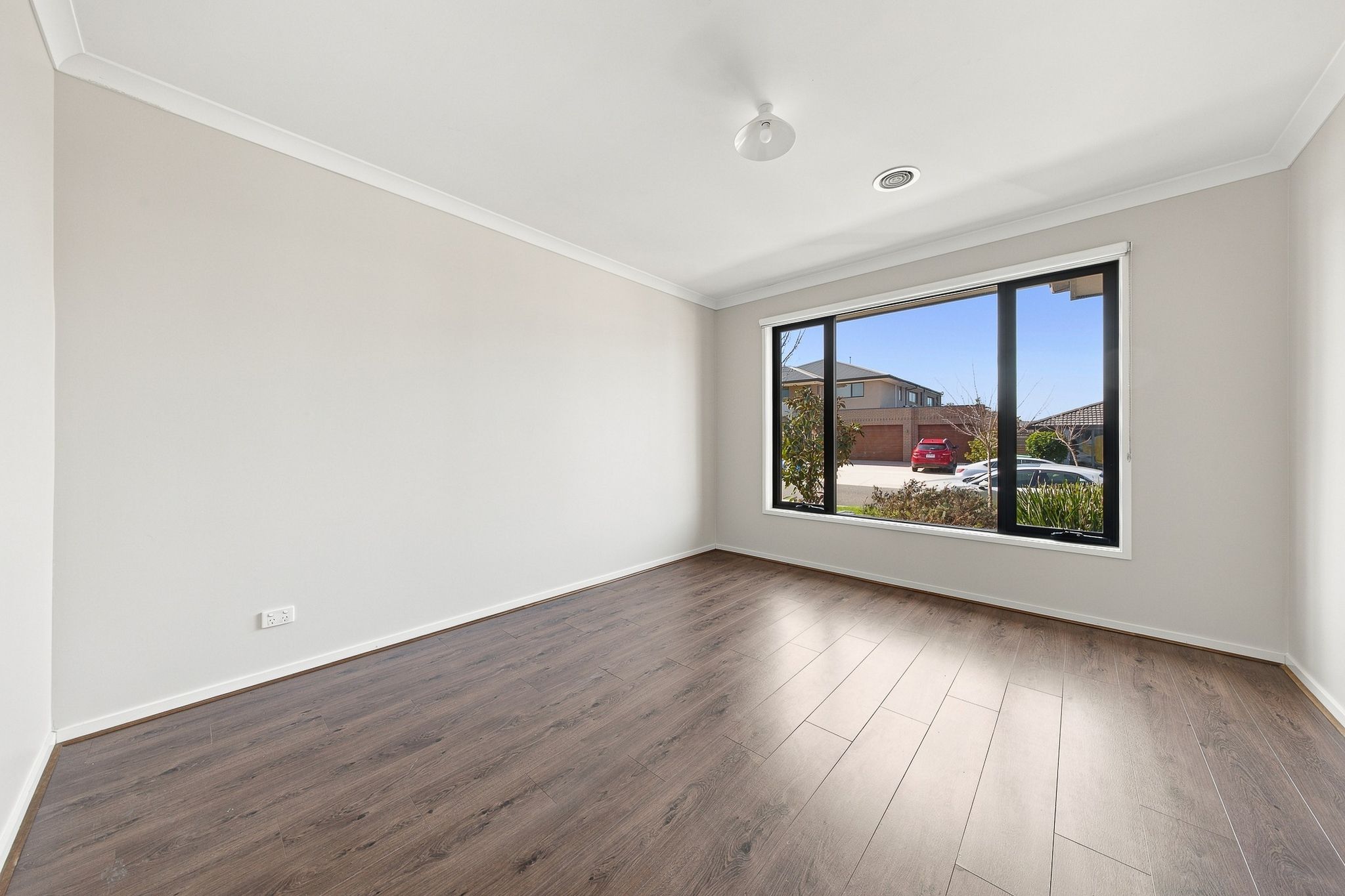 45 Littleshore Crescent — photo 3 of 19
