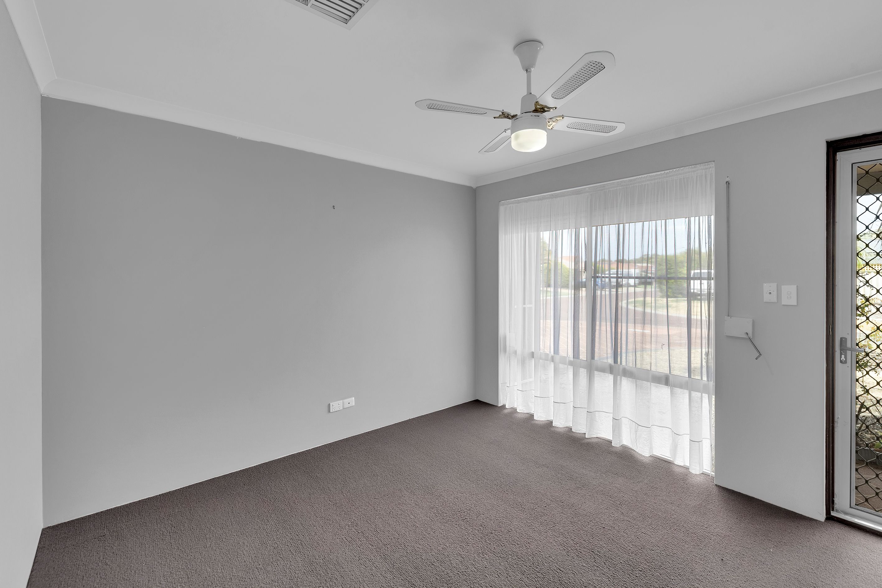 11 Violet Grove, Warnbro, WA 6169