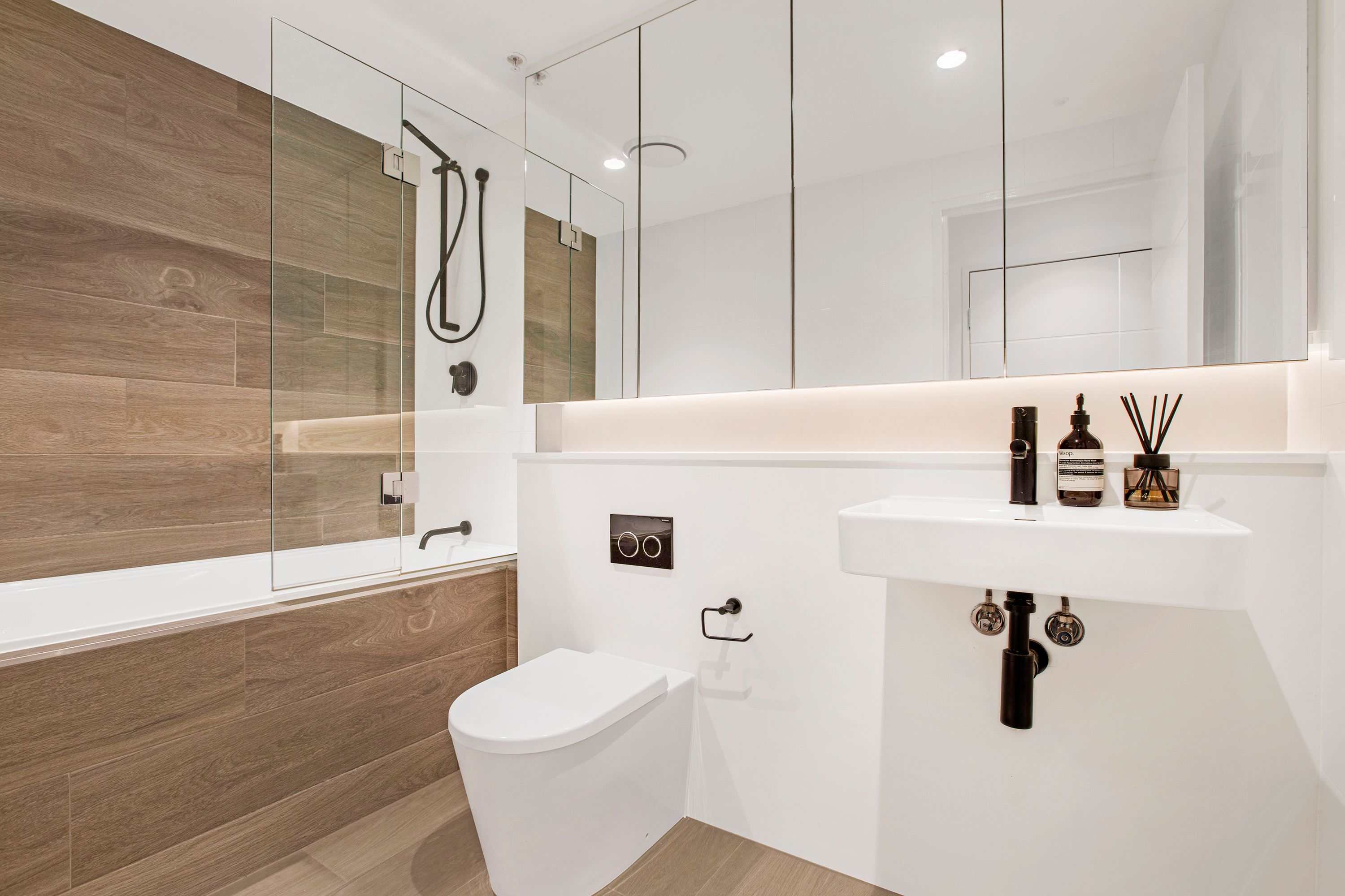 210/22 John Street — photo 6 of 12