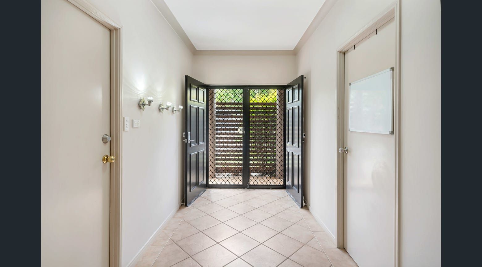 4 Brian Street, Brinsmead, QLD 4870