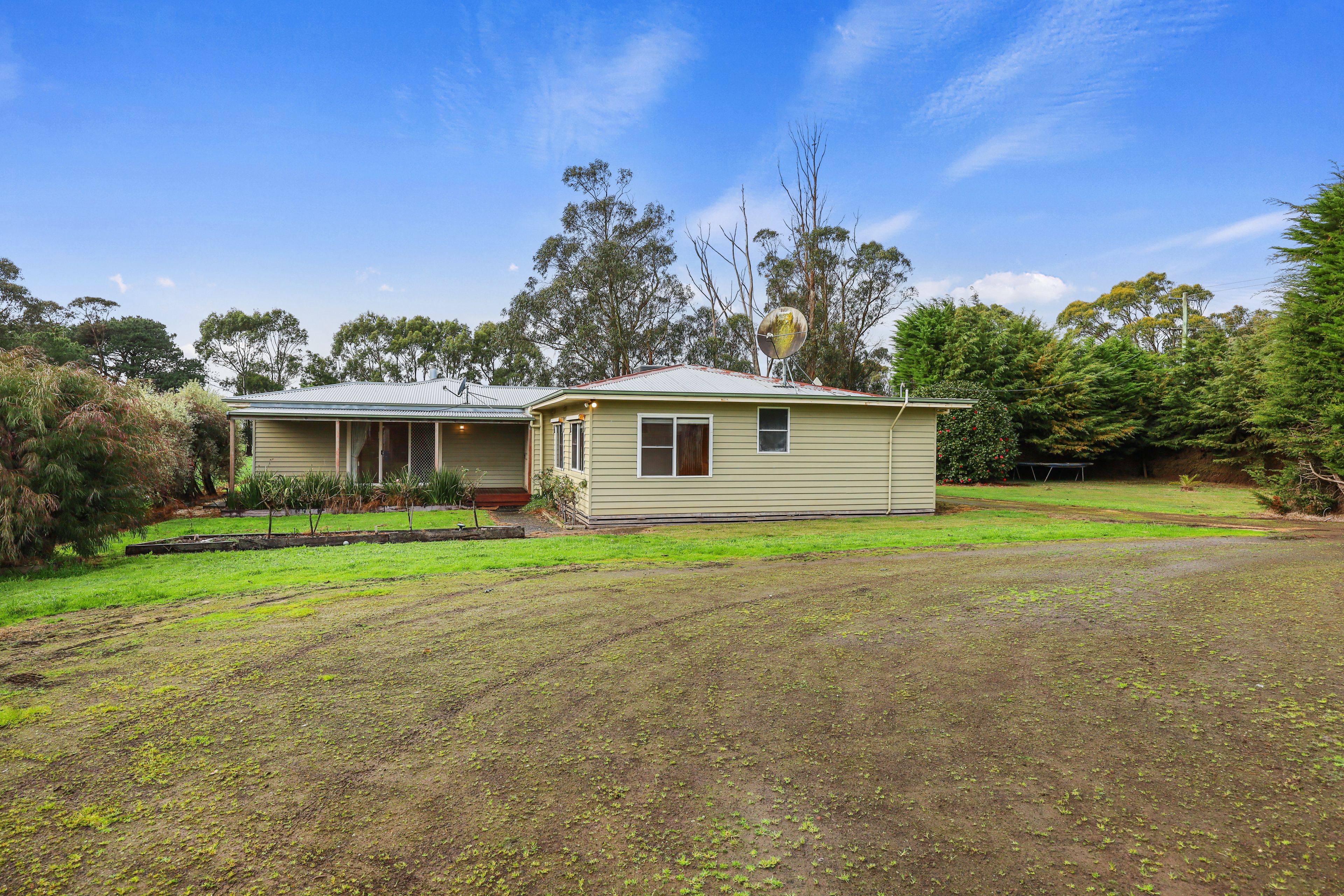 225 Tomahawk Creek Road, Simpson, VIC 3266
