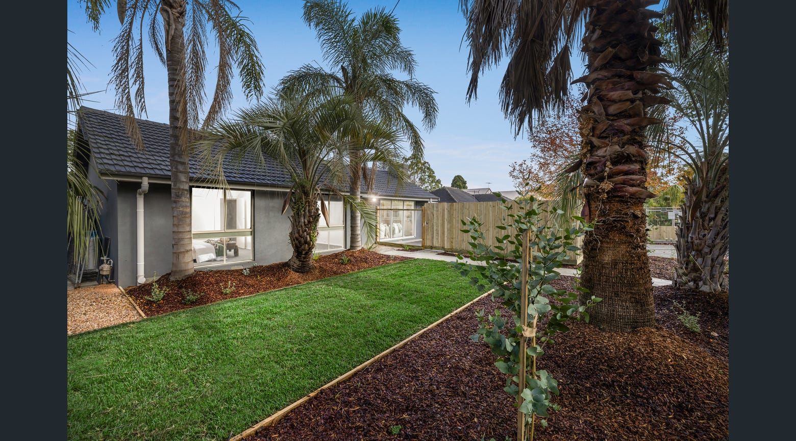 1/4 Louisa Street — photo 16 of 17
