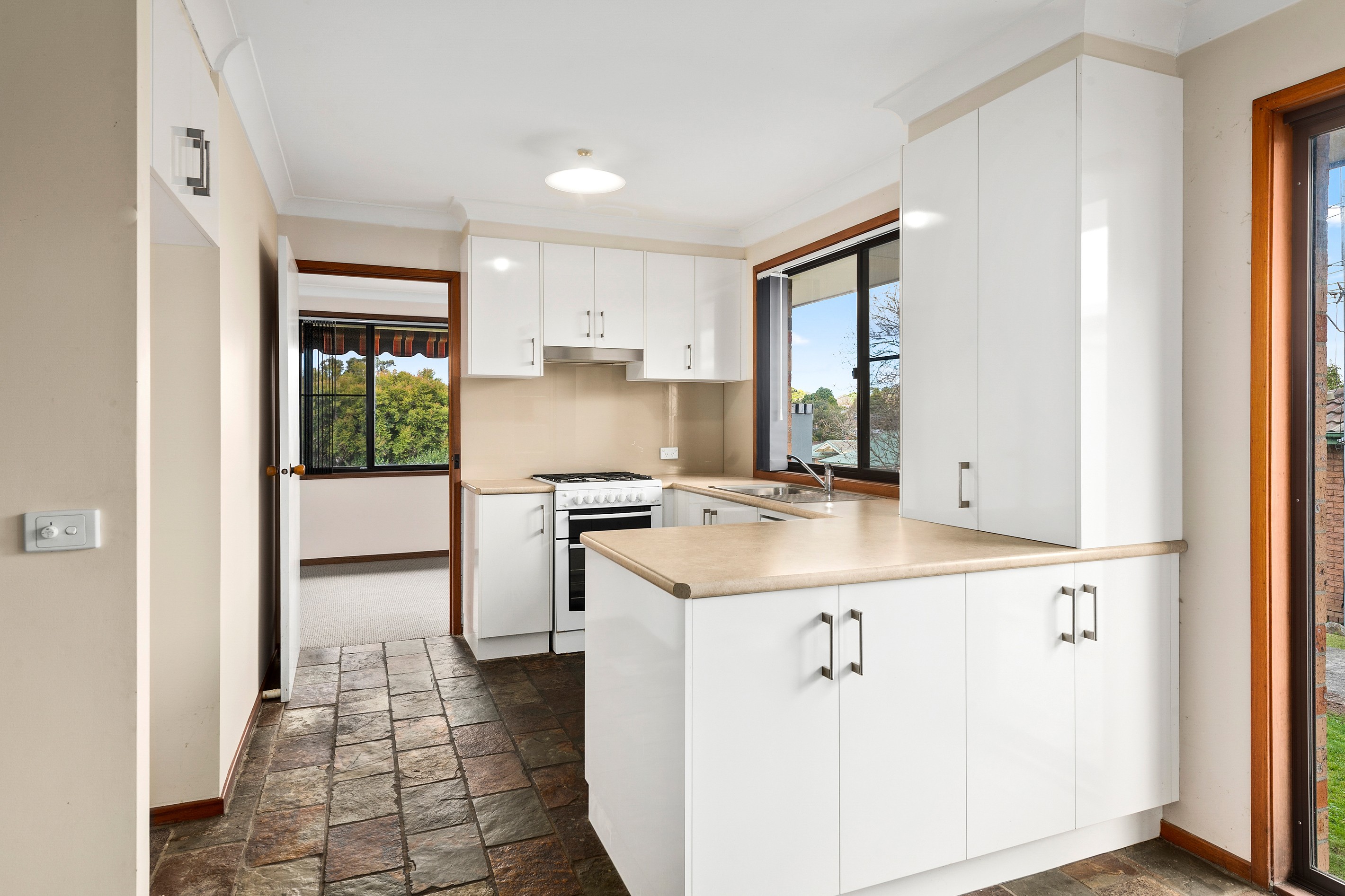 11 Roe Street, Moss Vale, NSW 2577