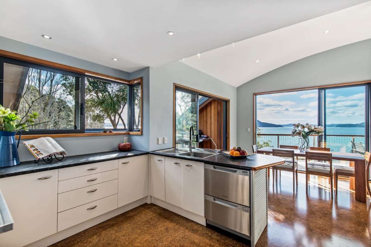 121 Kawakawa Bay Coast Road, Kawakawa Bay, Manukau City Real Estate