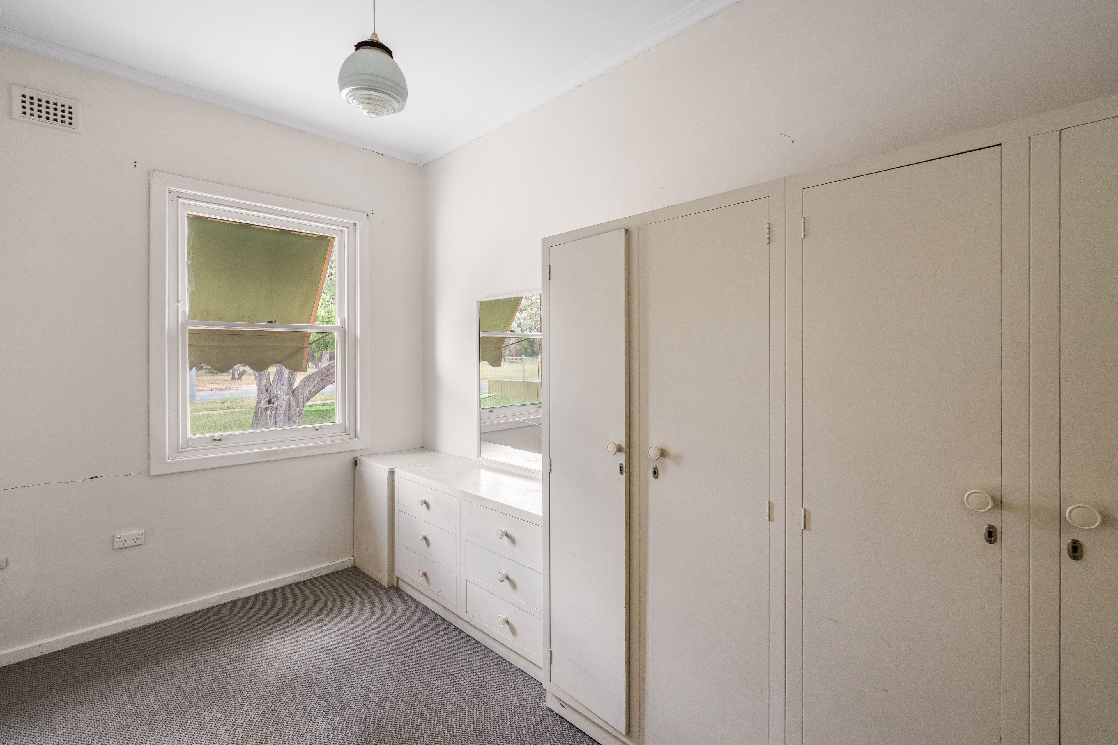219 Hogarth Road — photo 10 of 16