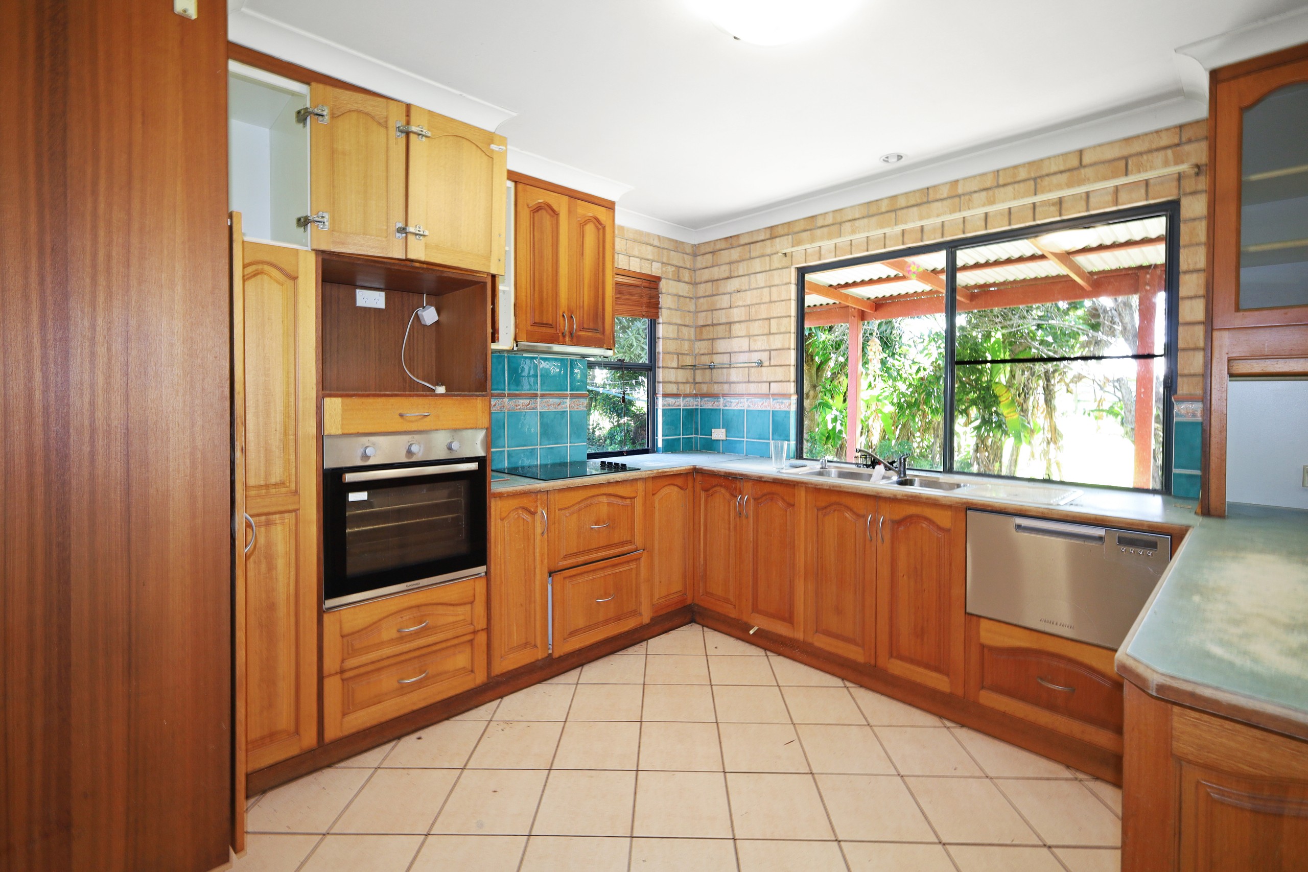 24 Deguara Avenue, Armstrong Beach, QLD 4737