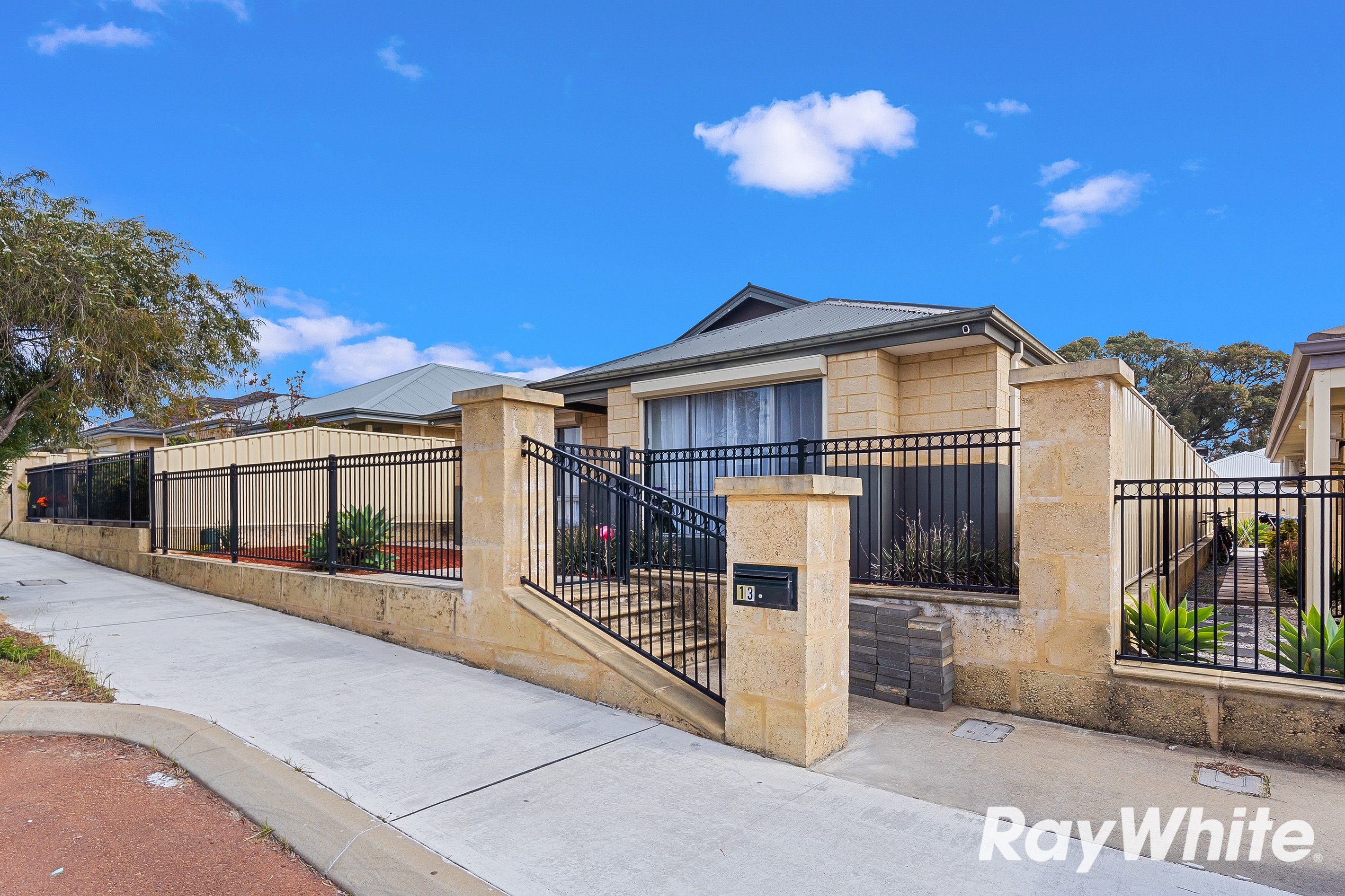 13 Payanna Grange, Lakelands, WA 6180