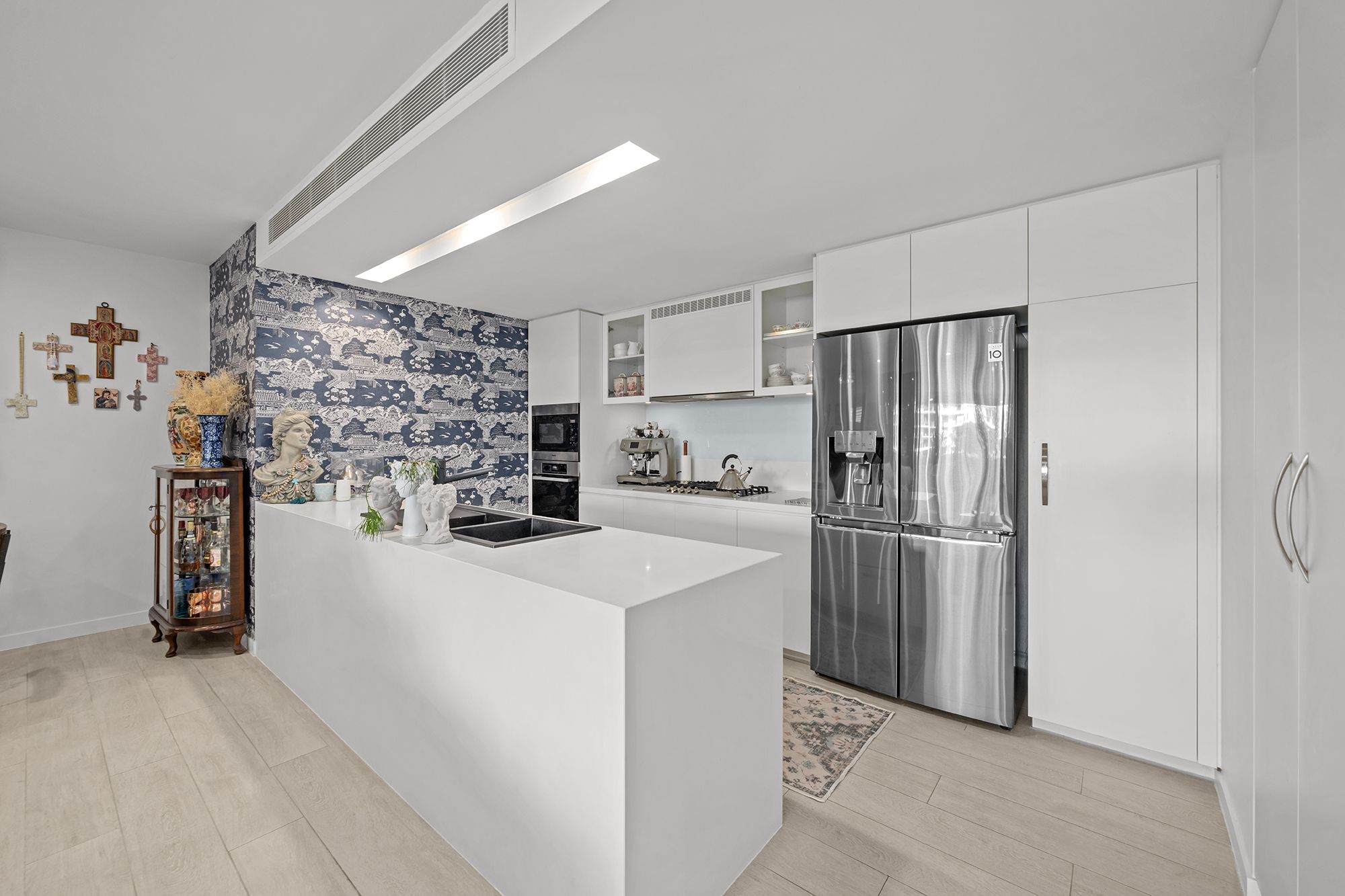 6103/323 Bayview Street — photo 6 of 27