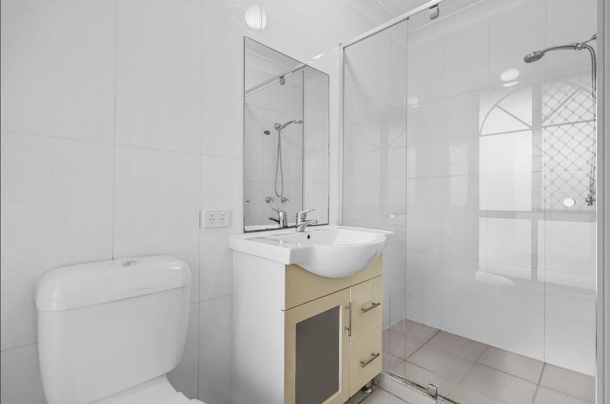 69 St James Street — photo 8 of 14