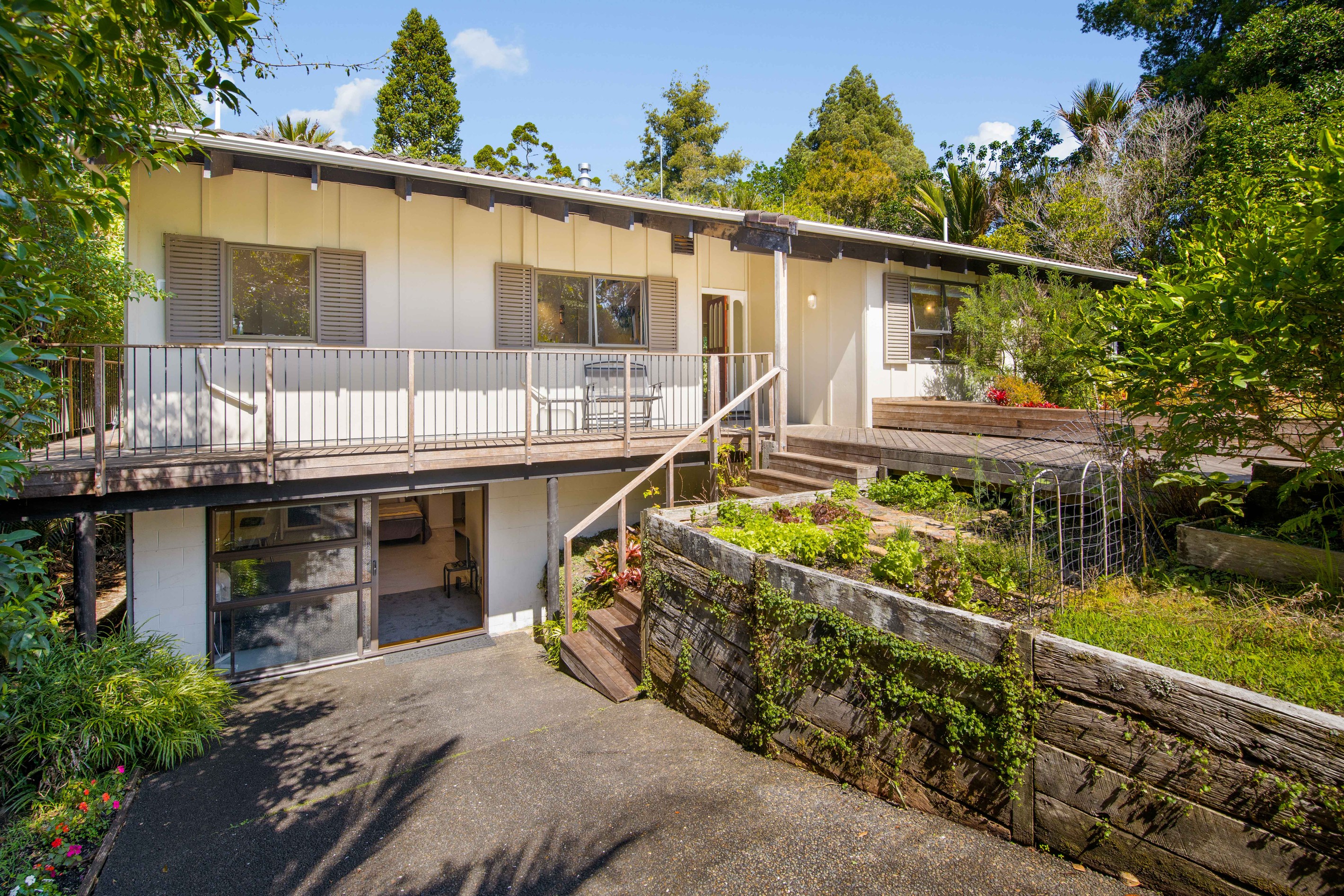 122 Woodlands Park Road, Titirangi, Waitakere City