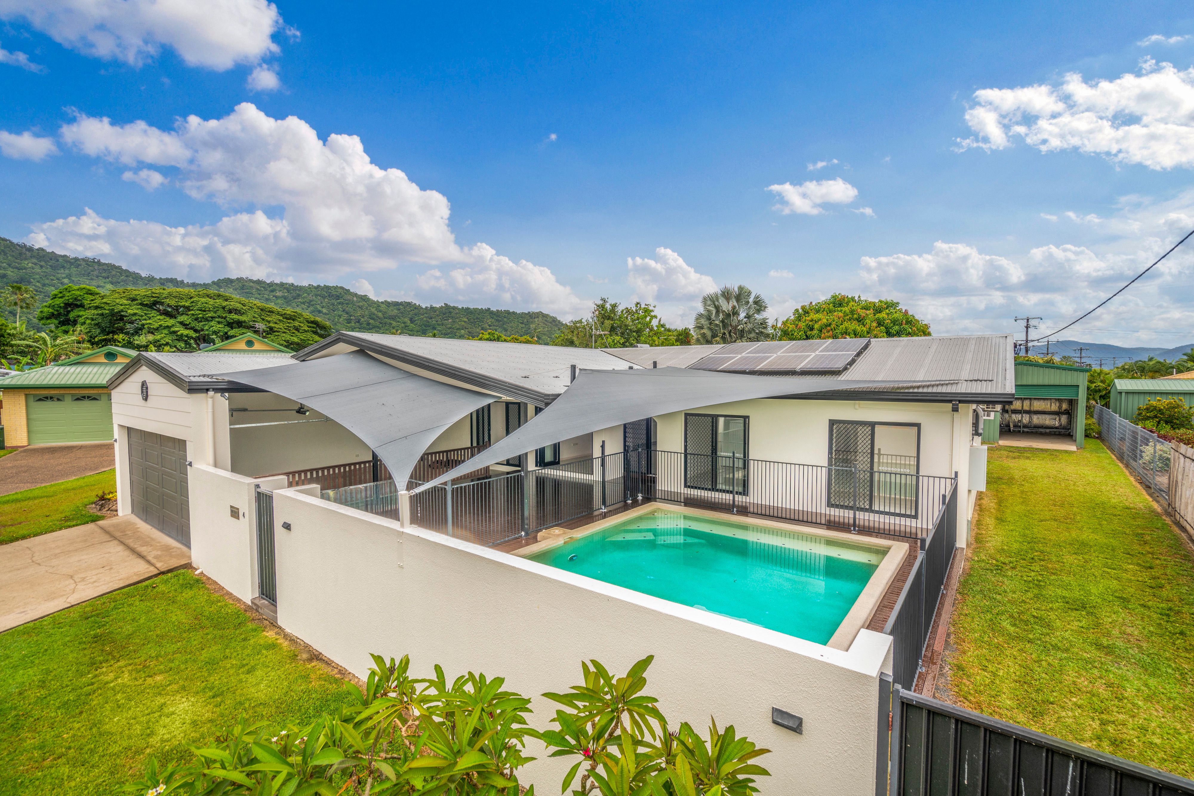 4 Fry Close, Whitfield, QLD 4870