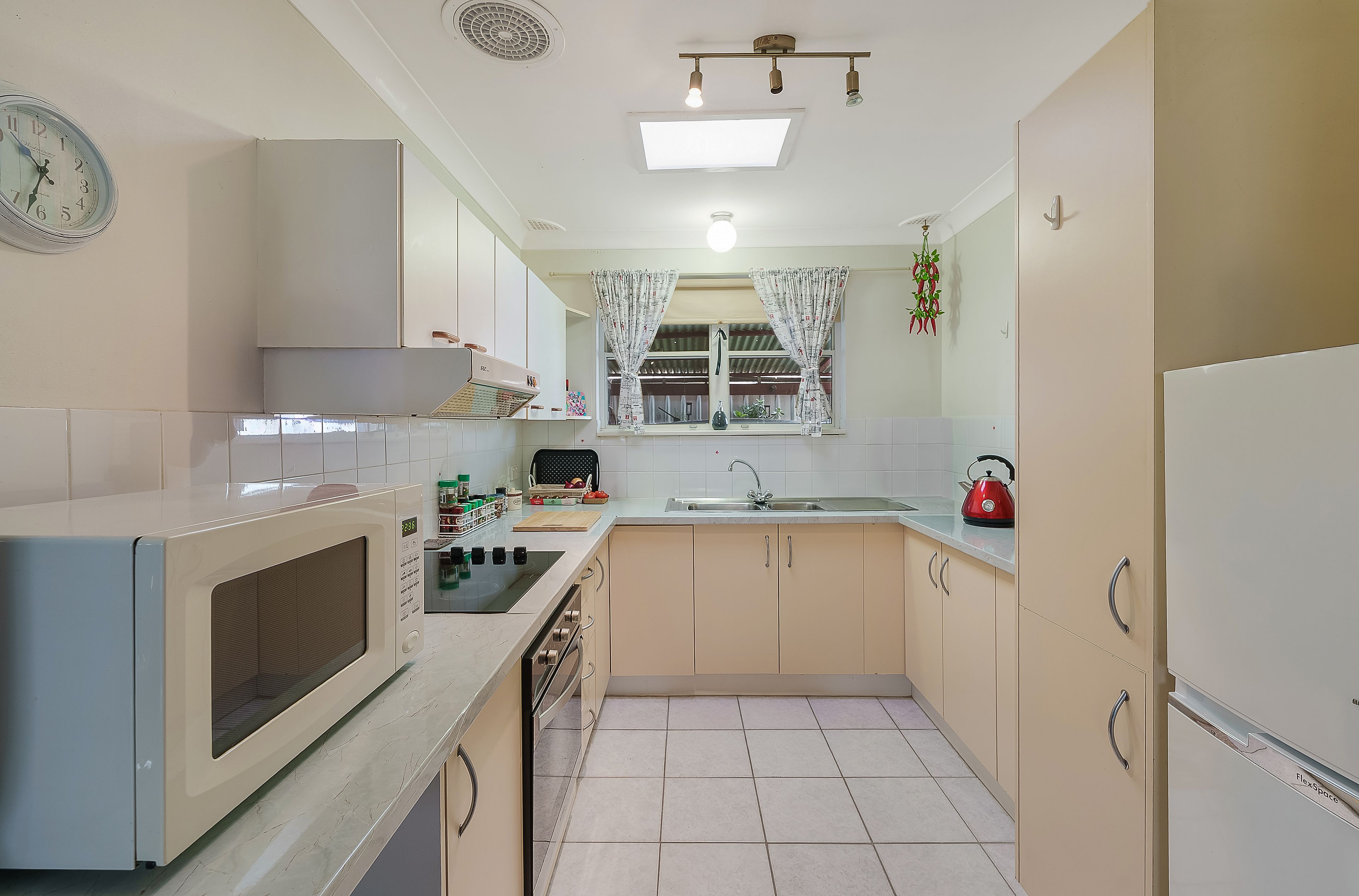37 Gordon Avenue — photo 4 of 16