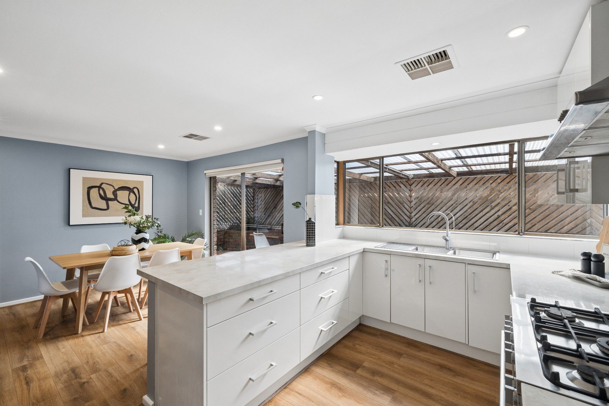 2 Karyn Crescent — photo 10 of 29