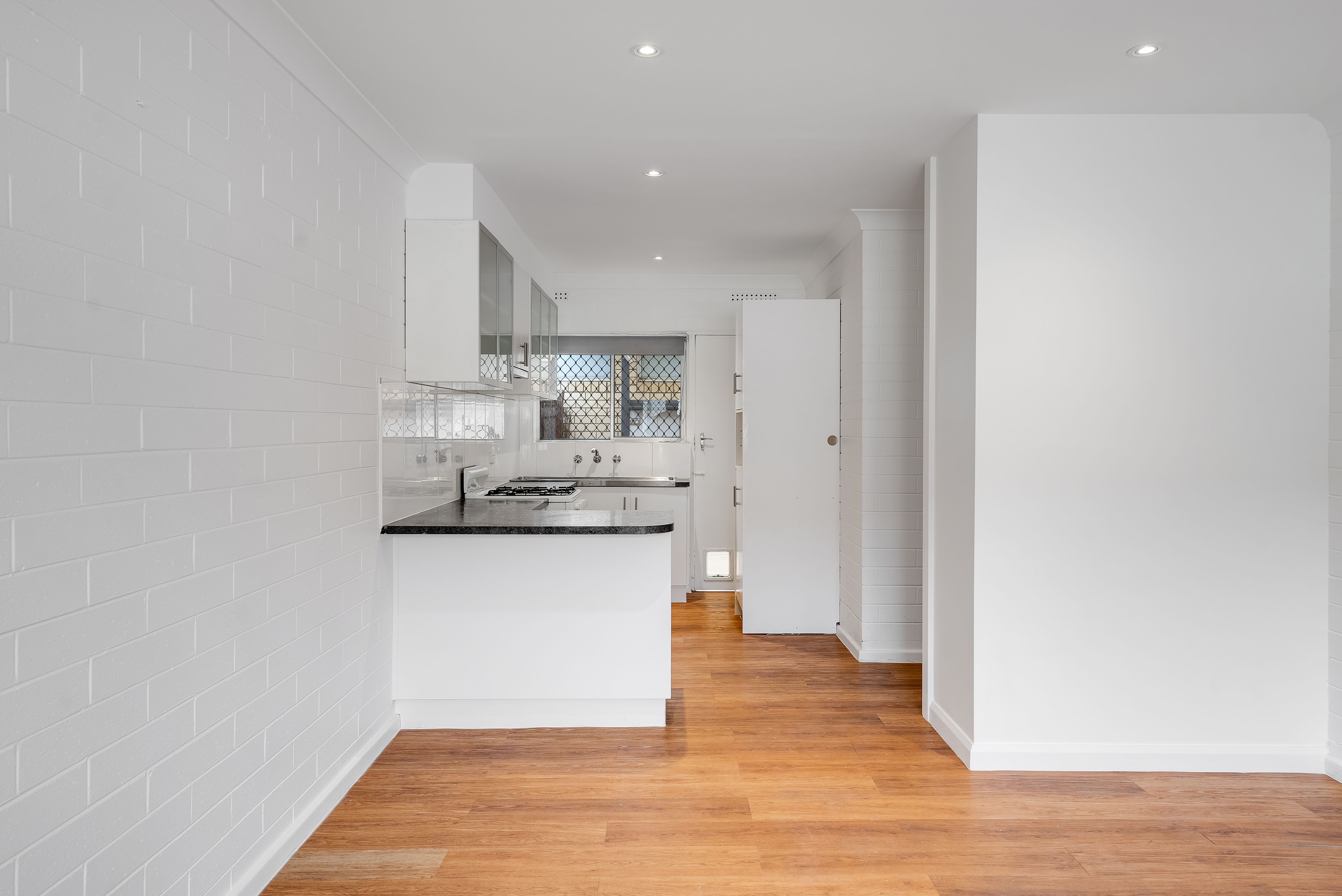 3/105 Ledger Road — photo 5 of 11
