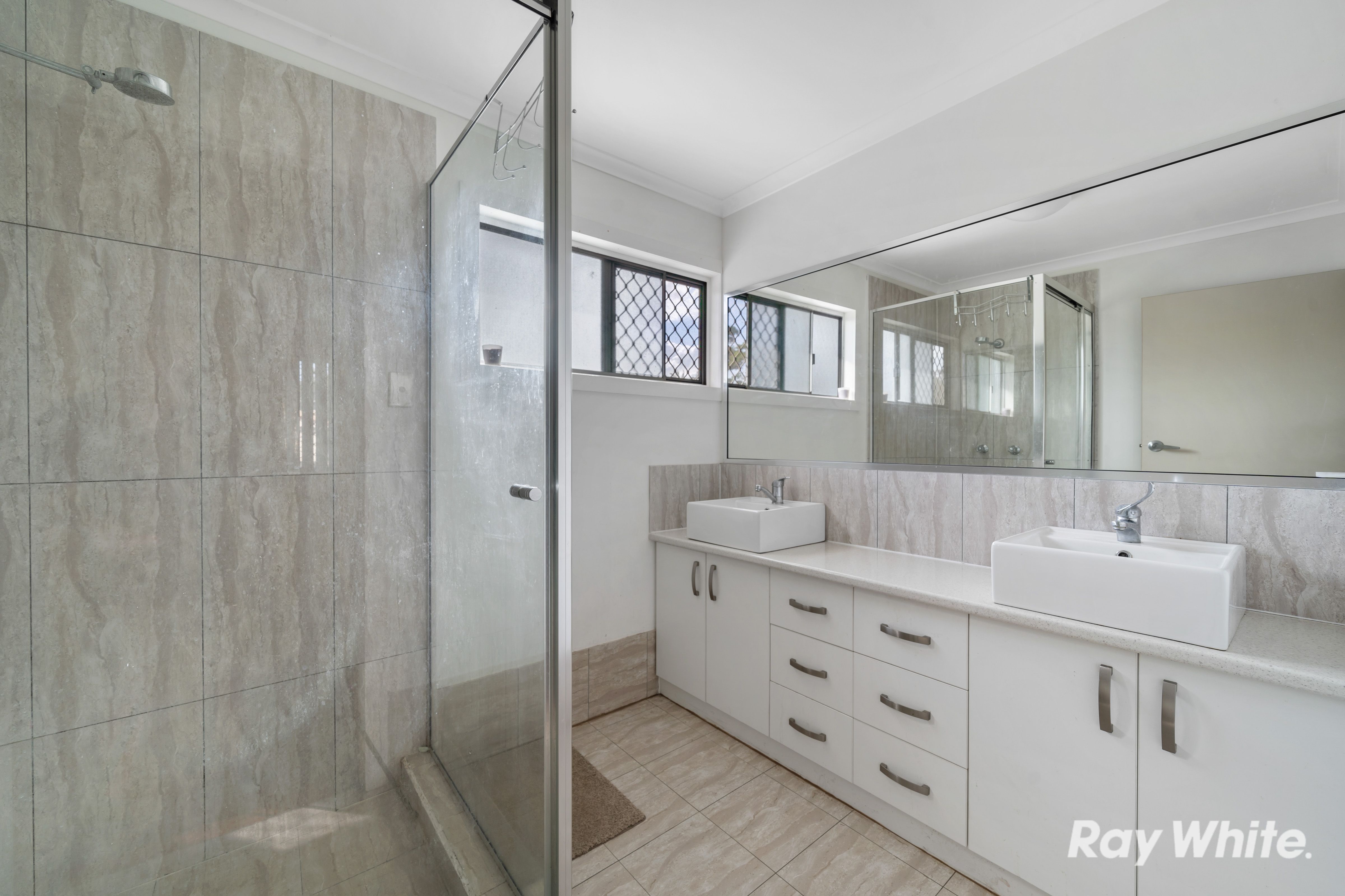 15 Waratah Drive, Crestmead, QLD 4132