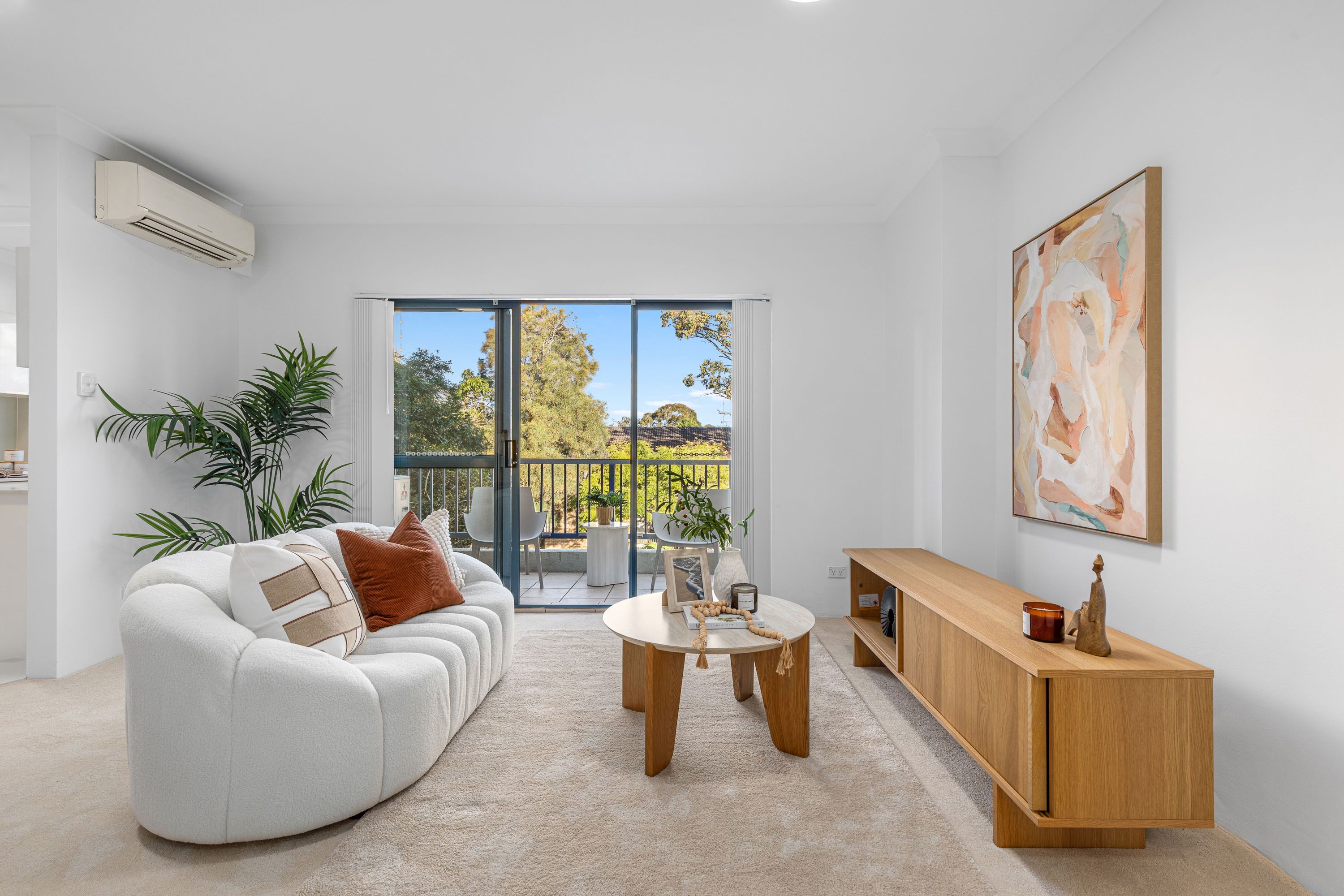 28/1 Hillcrest Avenue — photo 3 of 12