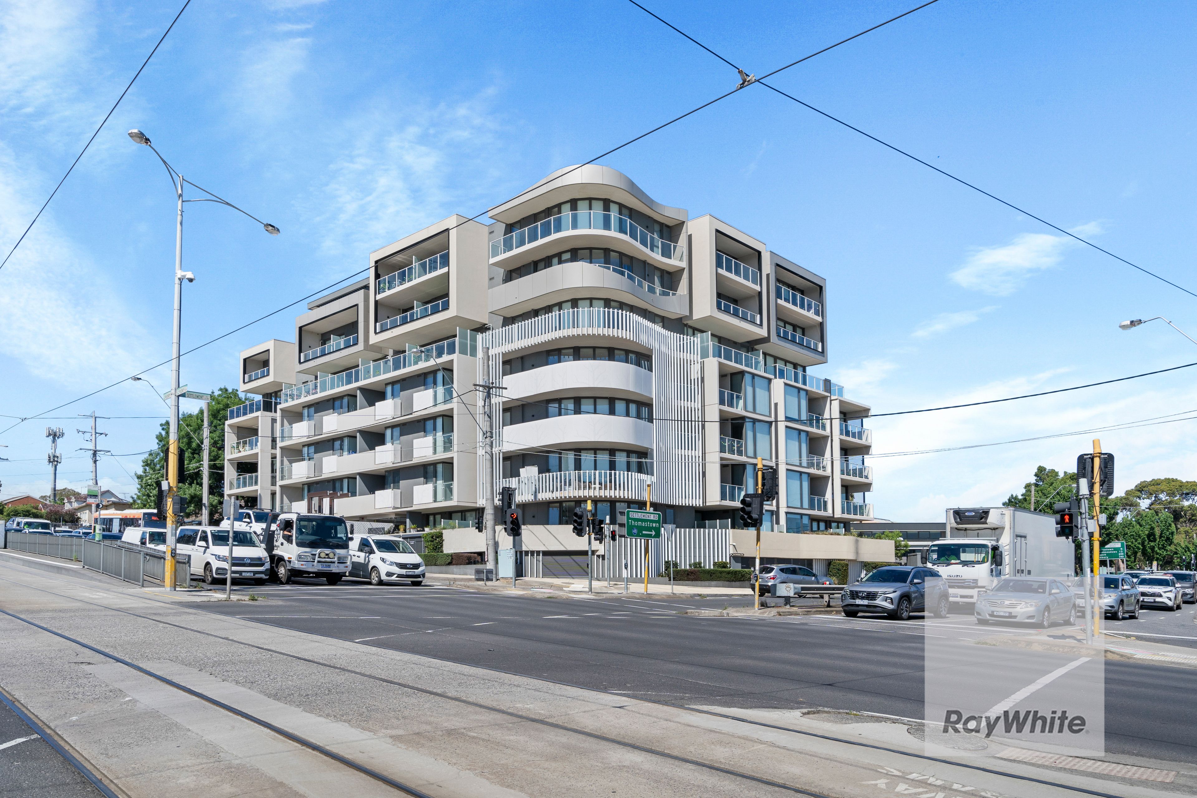 12 BONDI Crescent, Gobbagombalin