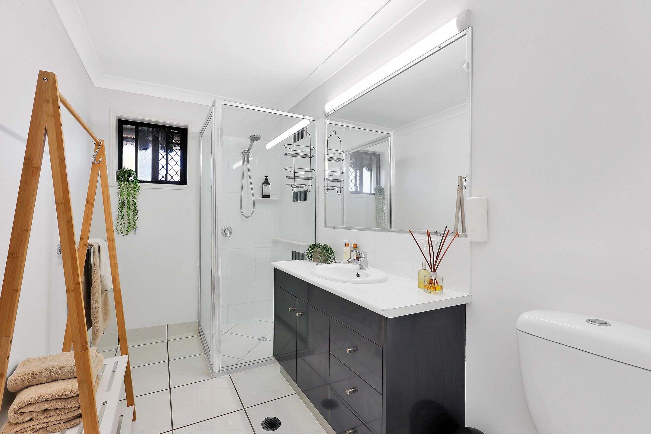 1/4A Hillvue Crescent — photo 14 of 28