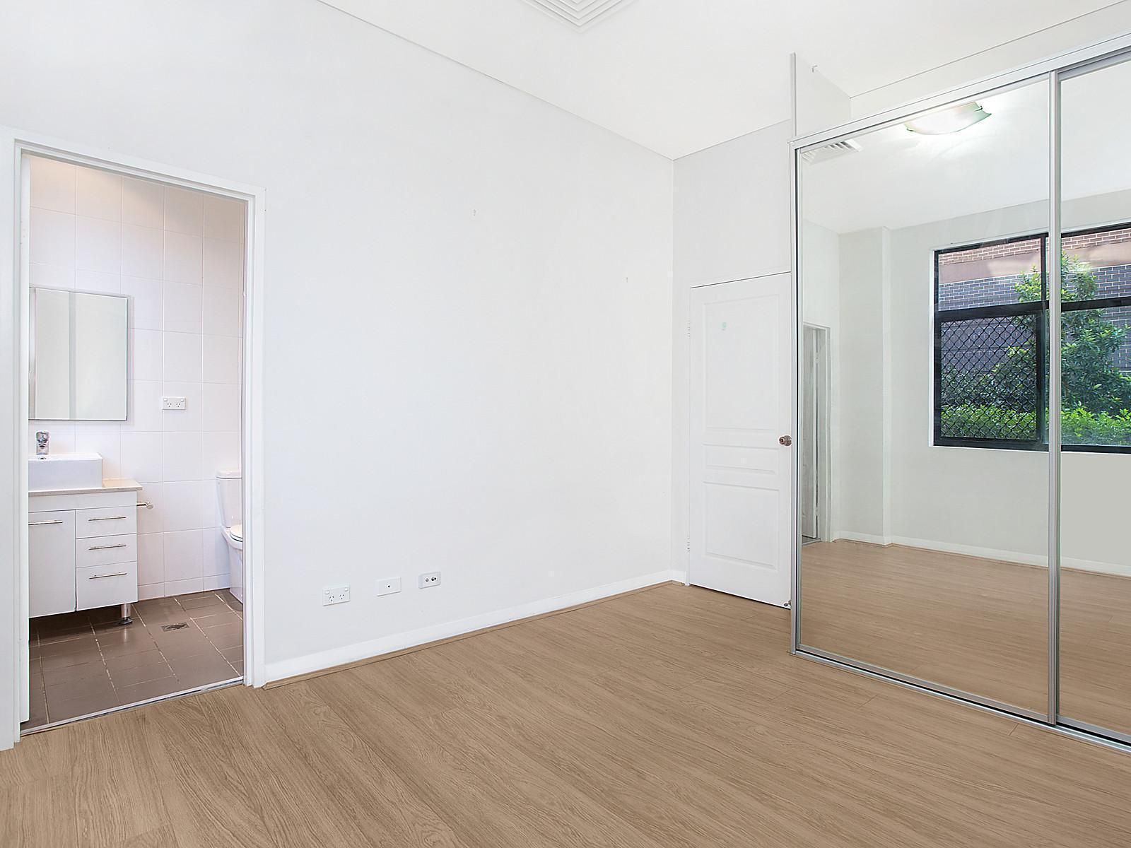 4305/10 Porter Street — photo 7 of 7