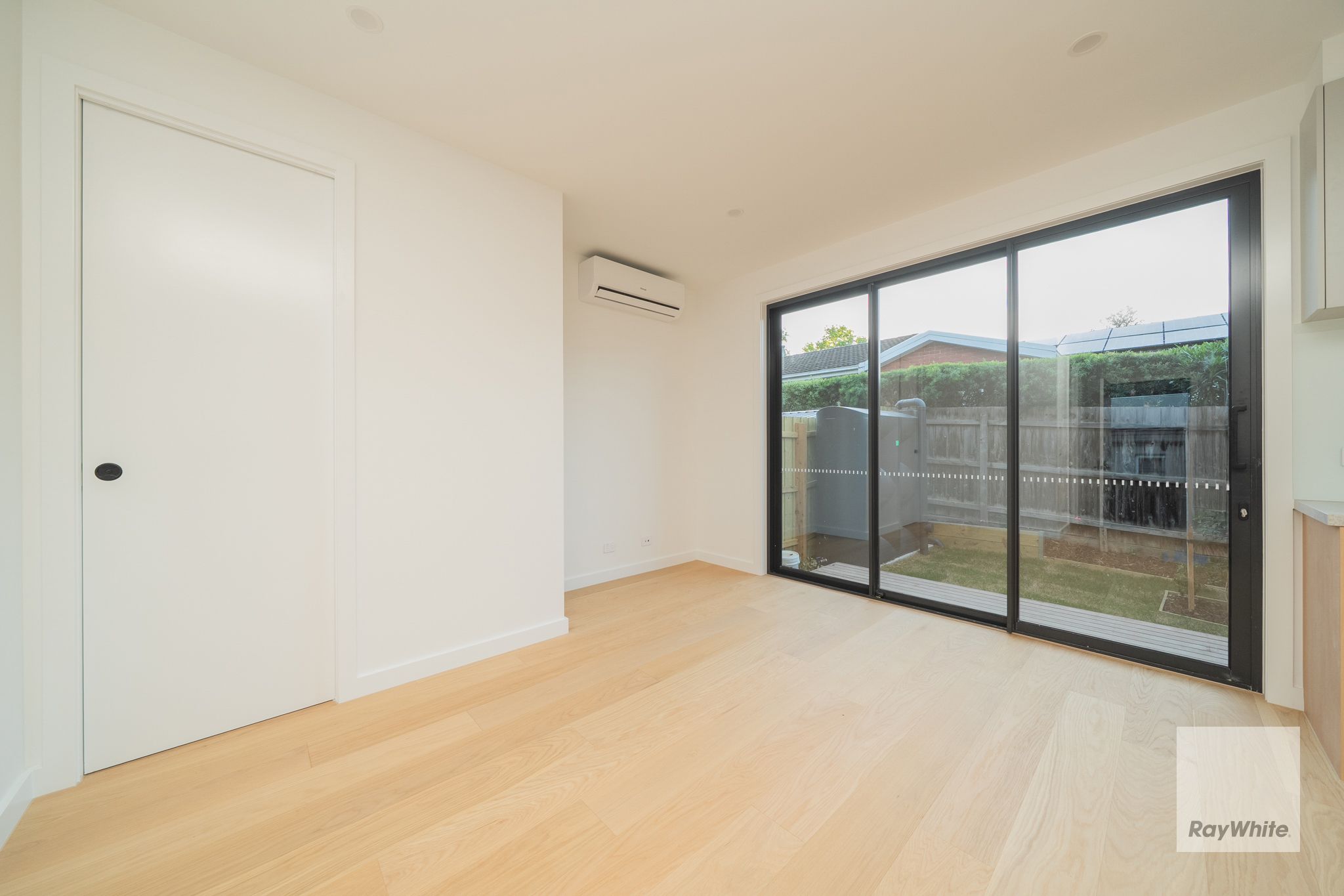 2/97 Albion Road — photo 4 of 12