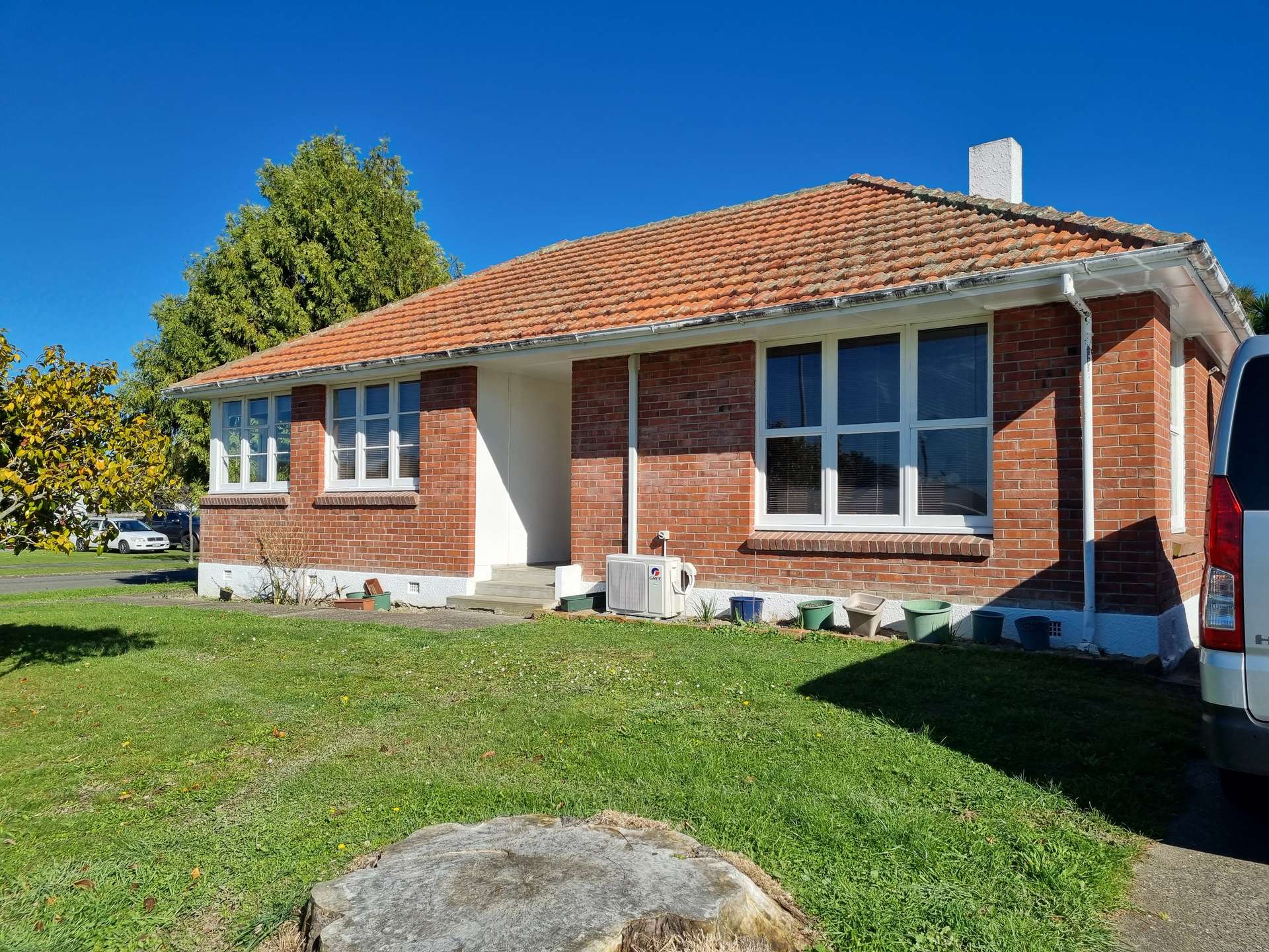 27 Crewe Crescent photo 6