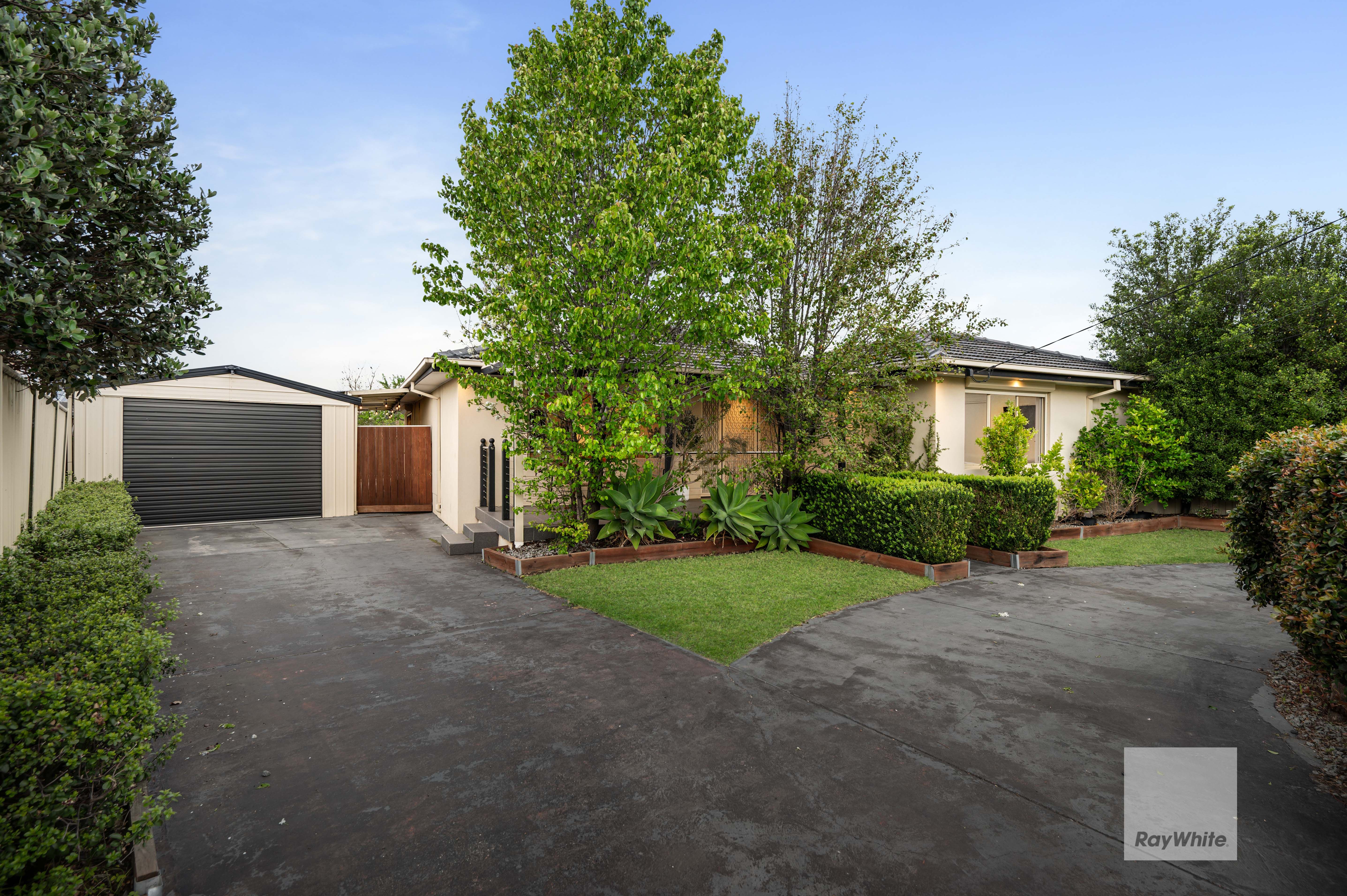 6 Sutton Close — photo 3 of 30