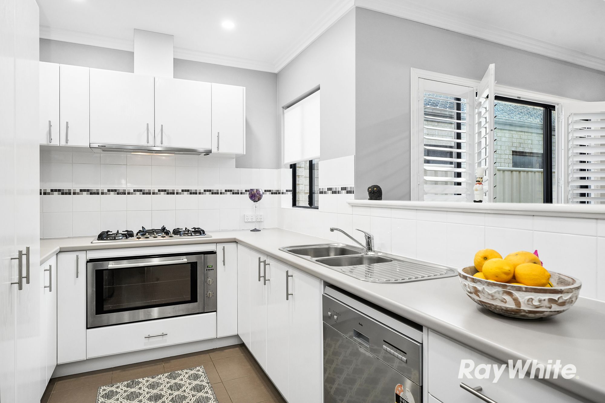 15 Finchley Crescent — photo 5 of 29