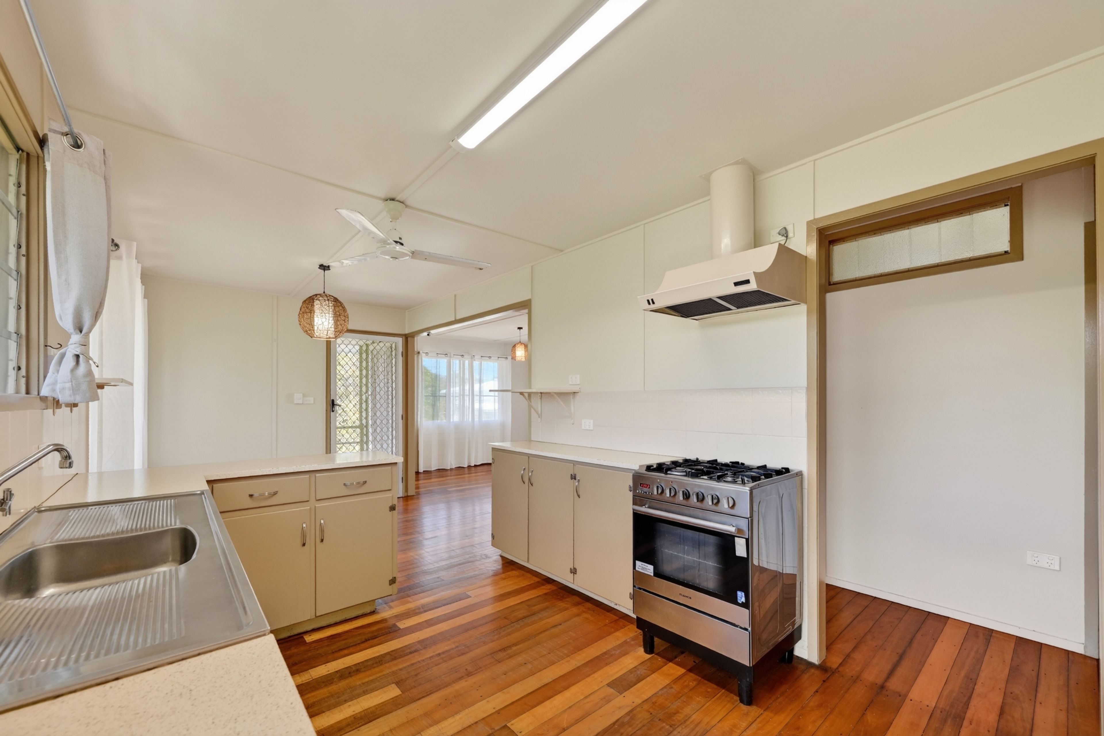 23 Clements Crescent — photo 7 of 19