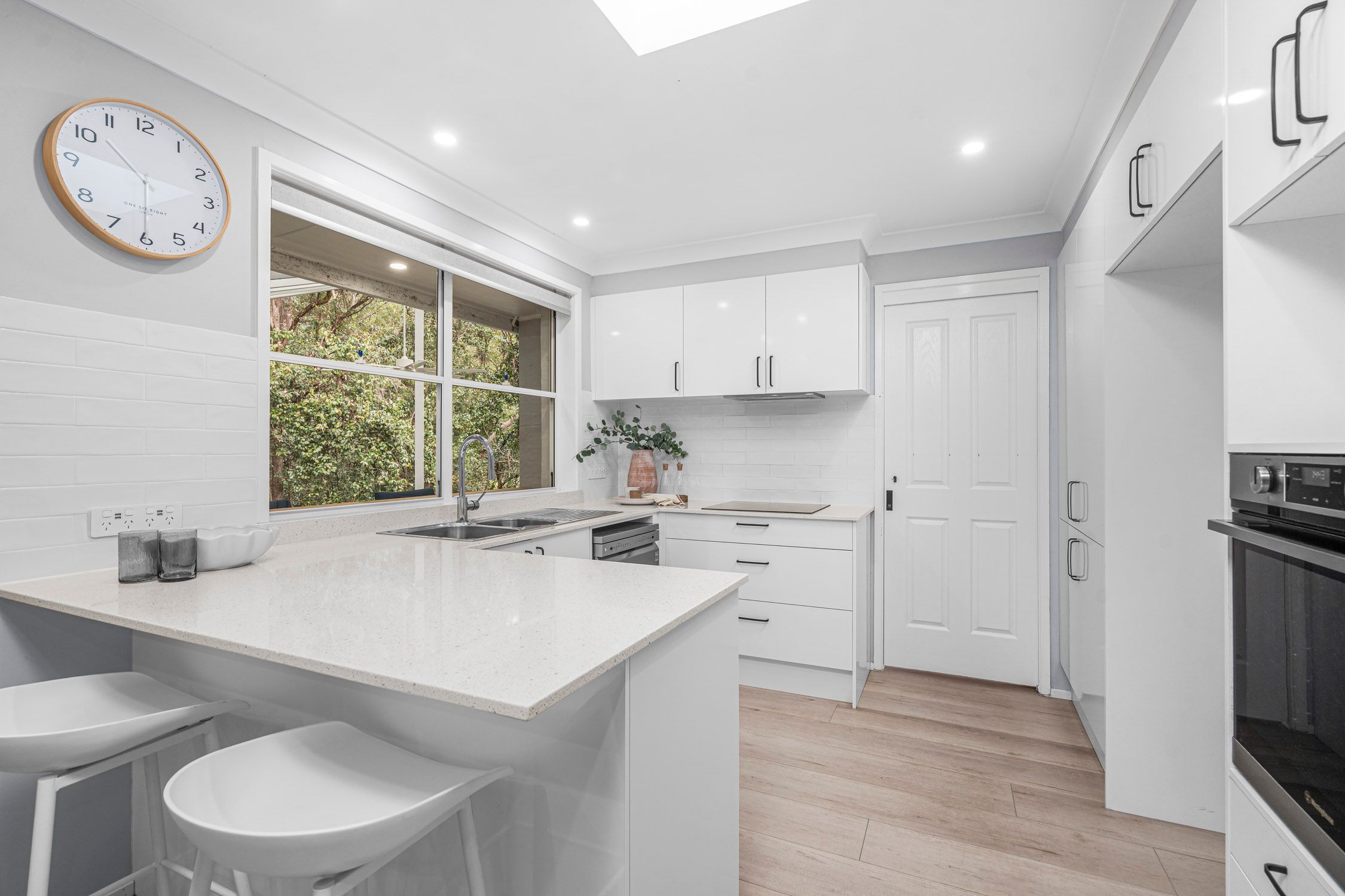 12 Sandringham Close — photo 3 of 18