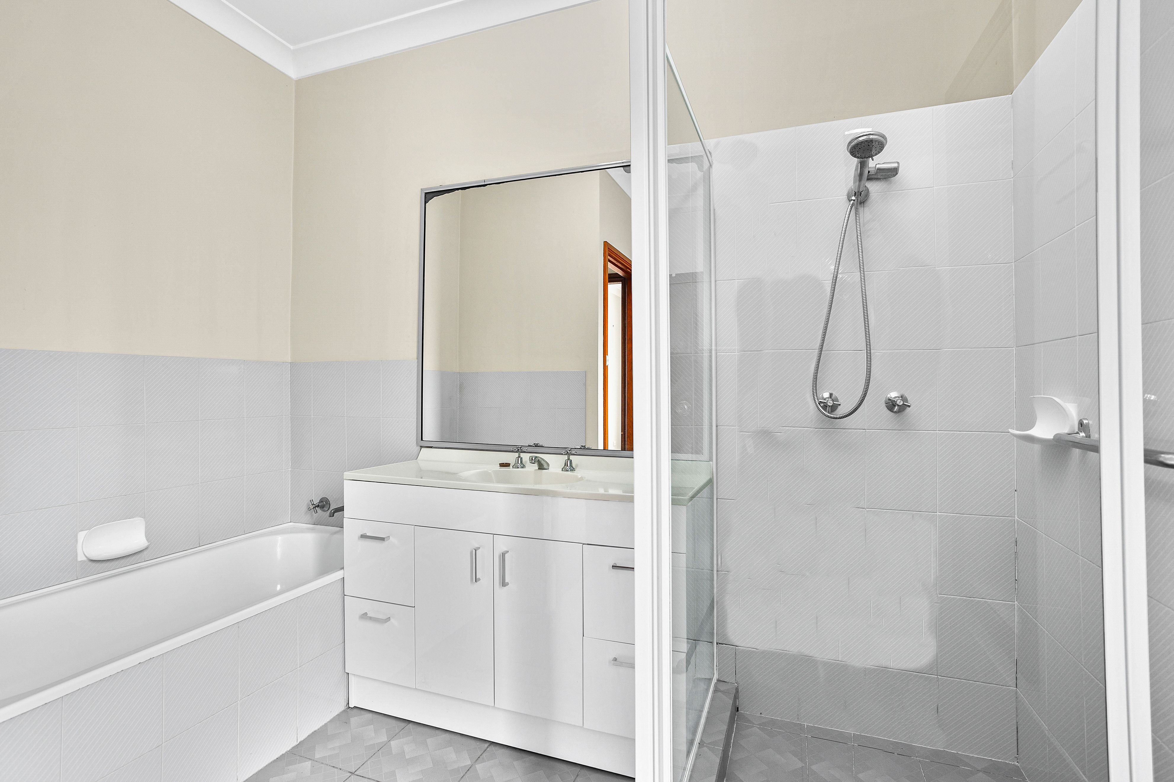 17 McGregor Aveuue, Barrack Heights, NSW 2528