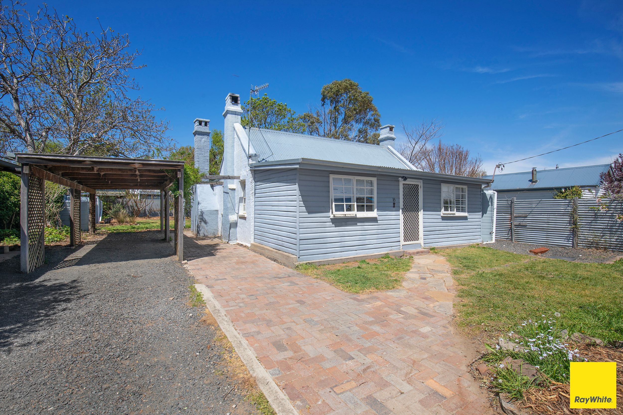 16 Queen Street, Uralla, NSW 2358