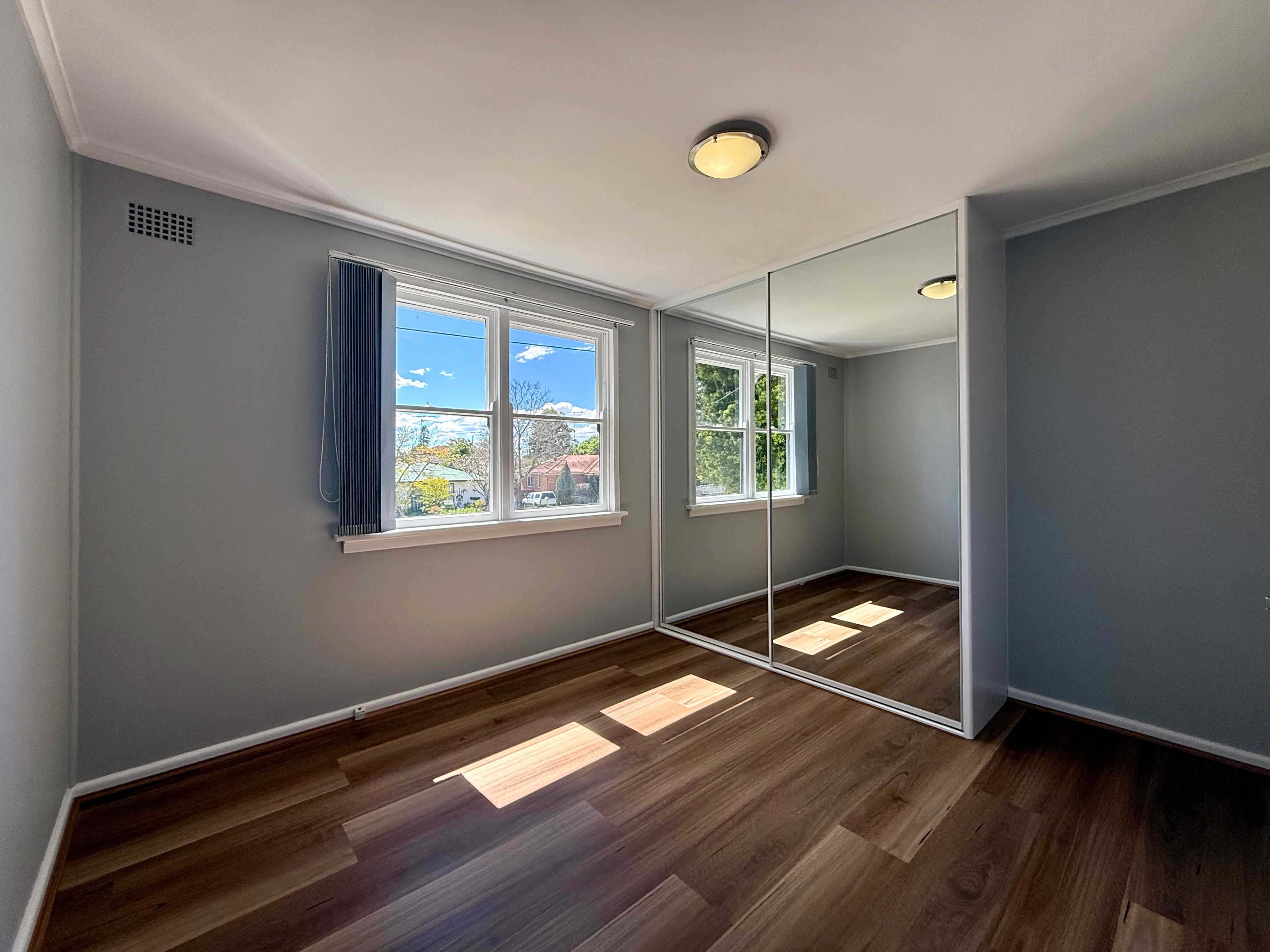 54 Lindesay Street — photo 6 of 8