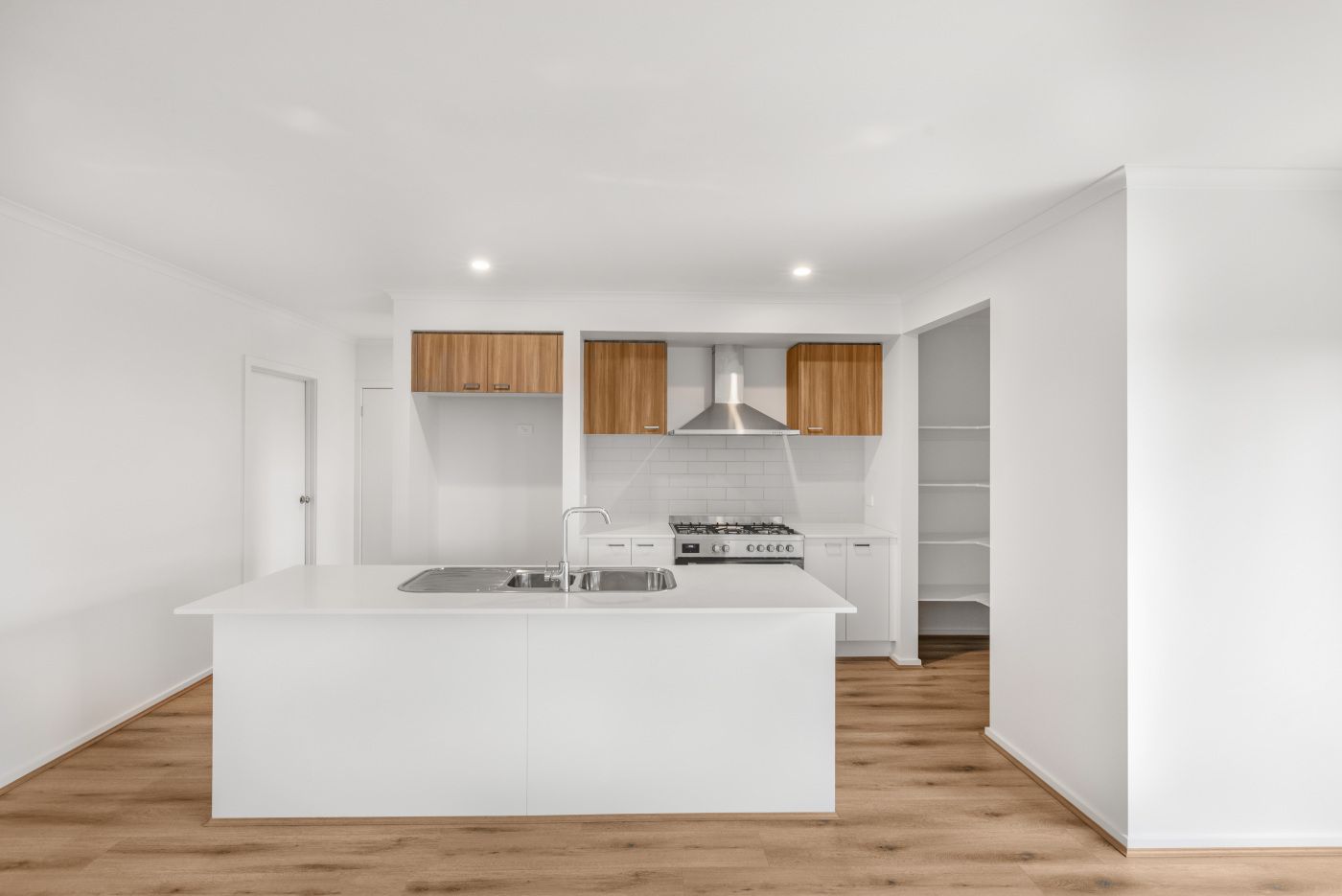37 Hutchinson Drive — photo 3 of 8