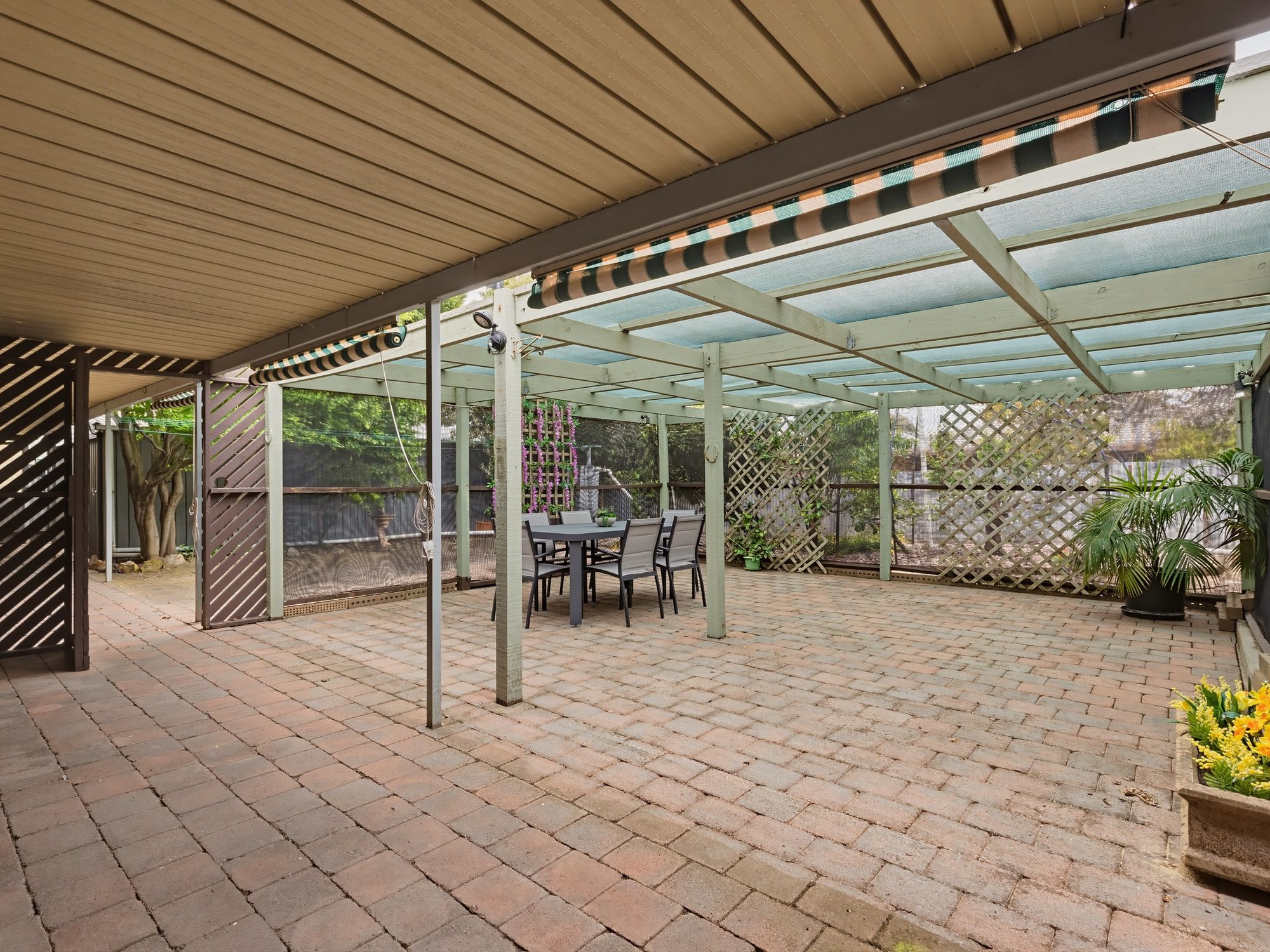 10 Thomas Crescent — photo 18 of 21