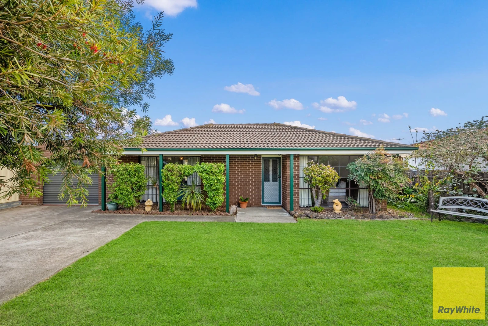 17 Longfellow Drive, Delahey, VIC 3037