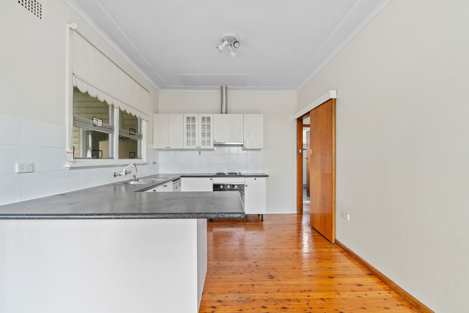 28 Bingara Road, Macquarie Fields, NSW 2564