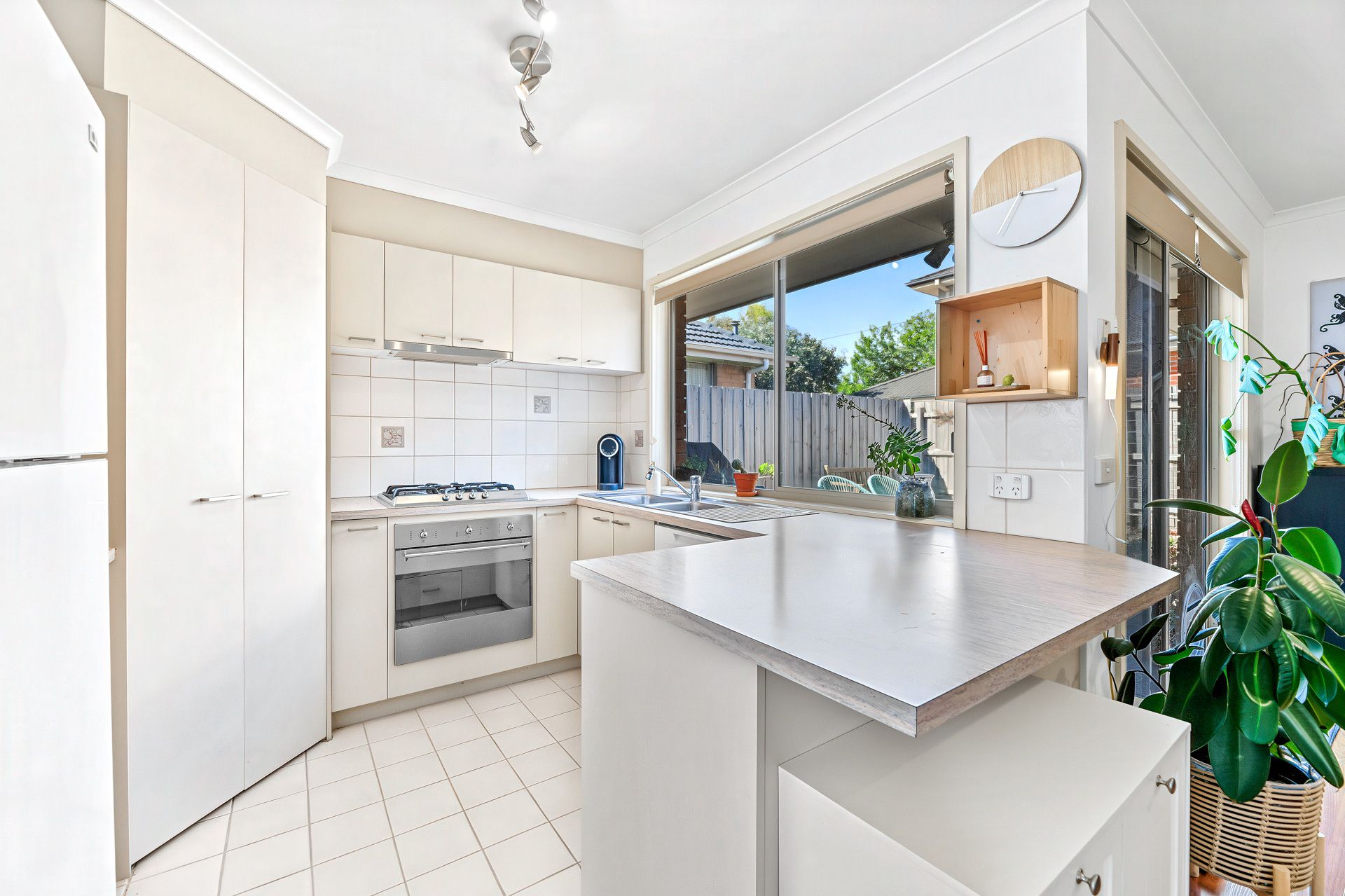 2/20 Studley Street — photo 4 of 16