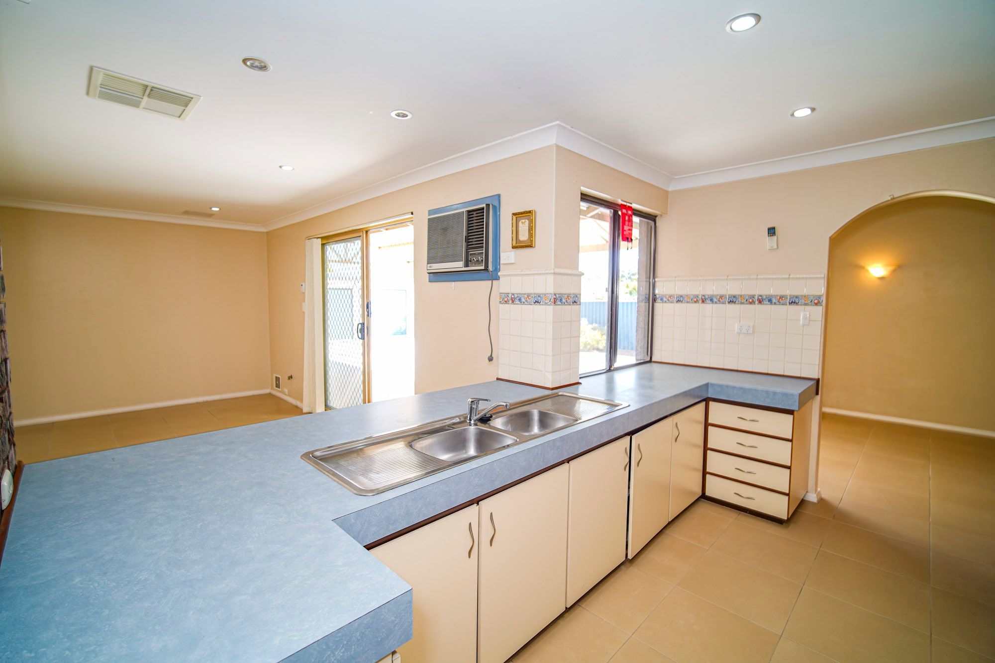 316 Wright Street, Cloverdale, WA 6105