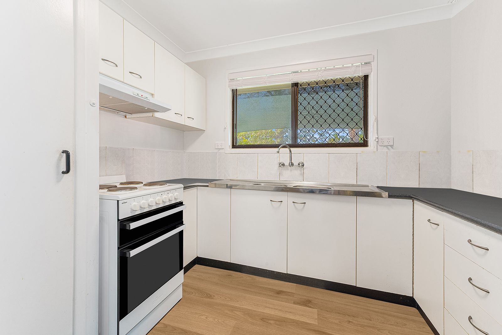 16 Katherine Street — photo 4 of 13