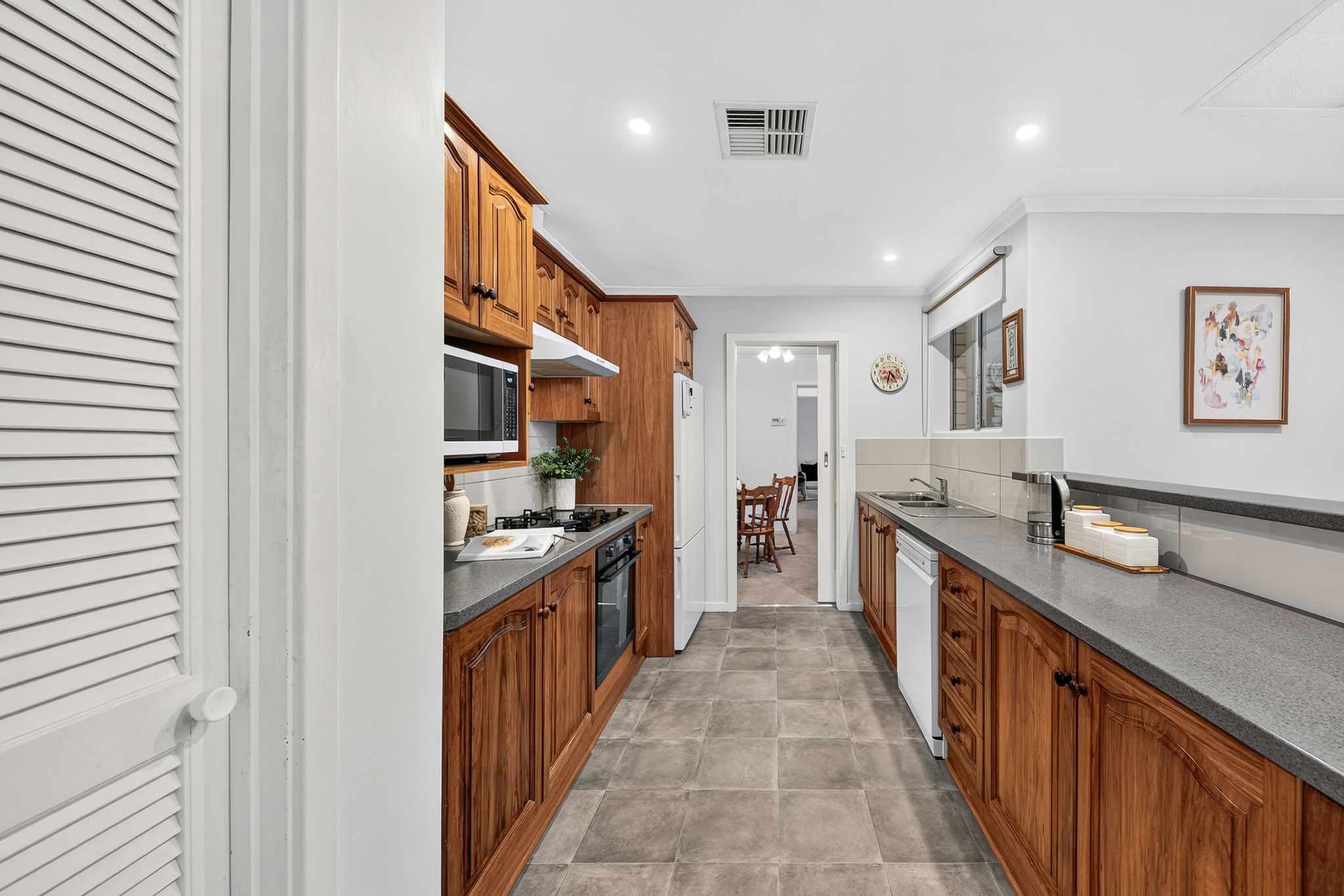 6 McDiarmid Avenue — photo 7 of 24