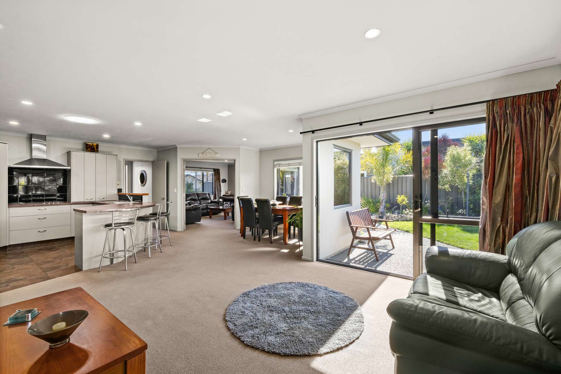 15 Tasman Drive photo 1