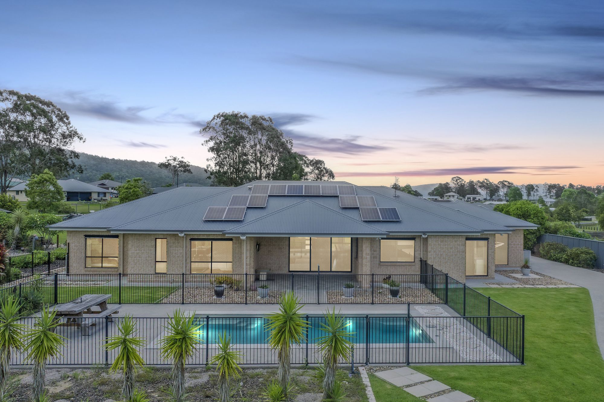 147 Sippel Drive, Woodford, QLD 4514